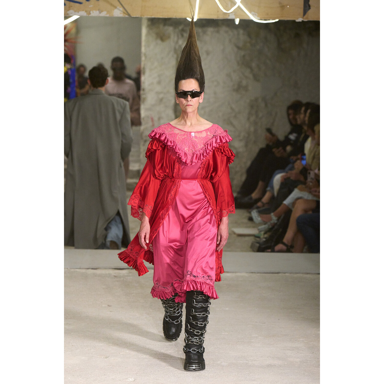 Фото Vetements коллекция весна-лето 2023 / Vetements Spring 2023