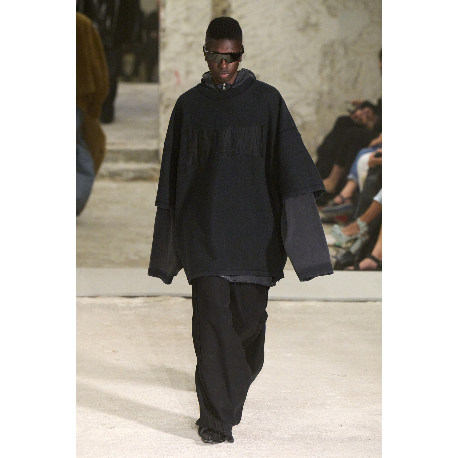 Фото Vetements коллекция весна-лето 2023 / Vetements Spring 2023