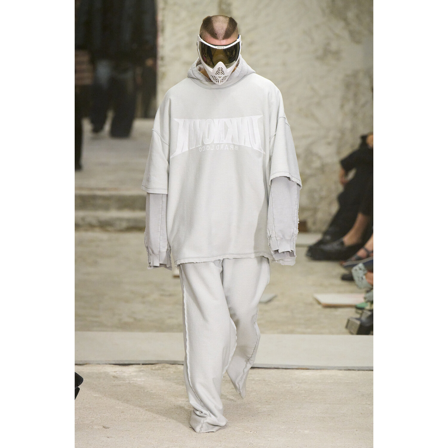 Фото Vetements коллекция весна-лето 2023 / Vetements Spring 2023