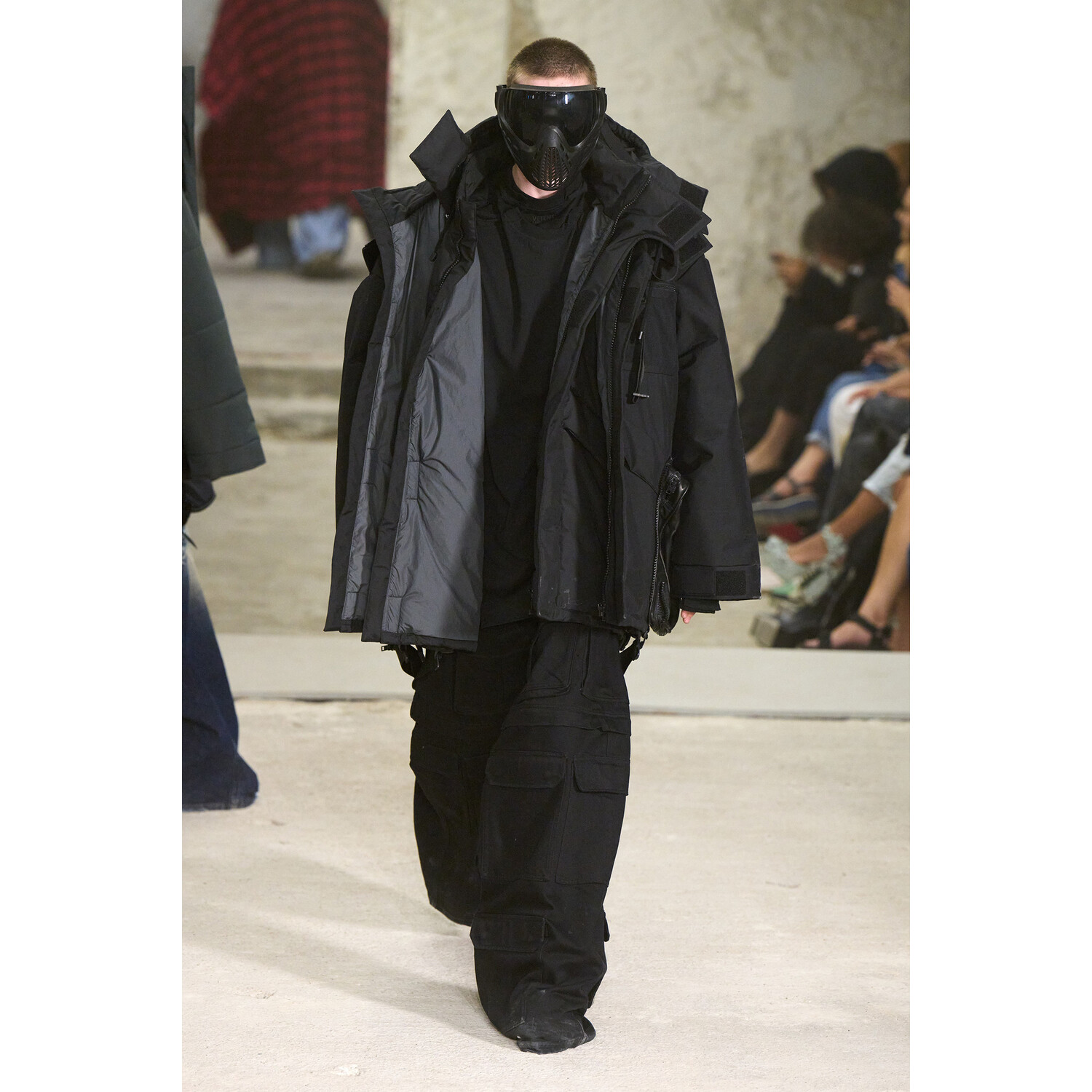 Фото Vetements коллекция весна-лето 2023 / Vetements Spring 2023