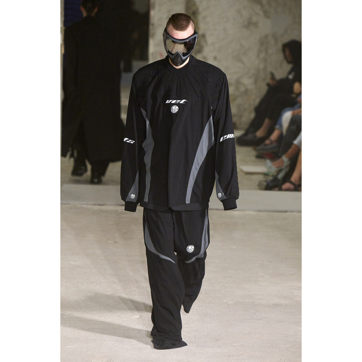 Фото Vetements коллекция весна-лето 2023 / Vetements Spring 2023