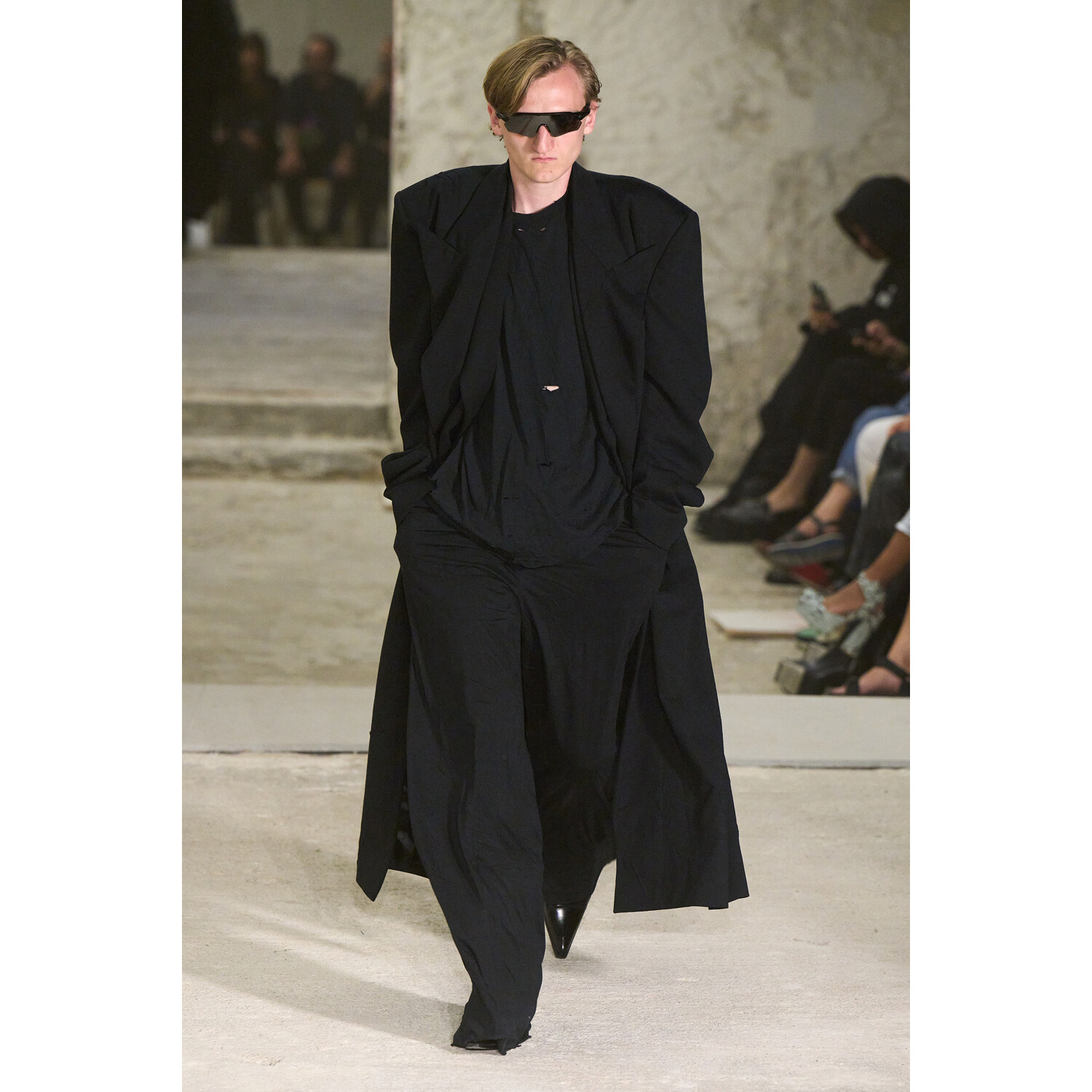 Фото Vetements коллекция весна-лето 2023 / Vetements Spring 2023