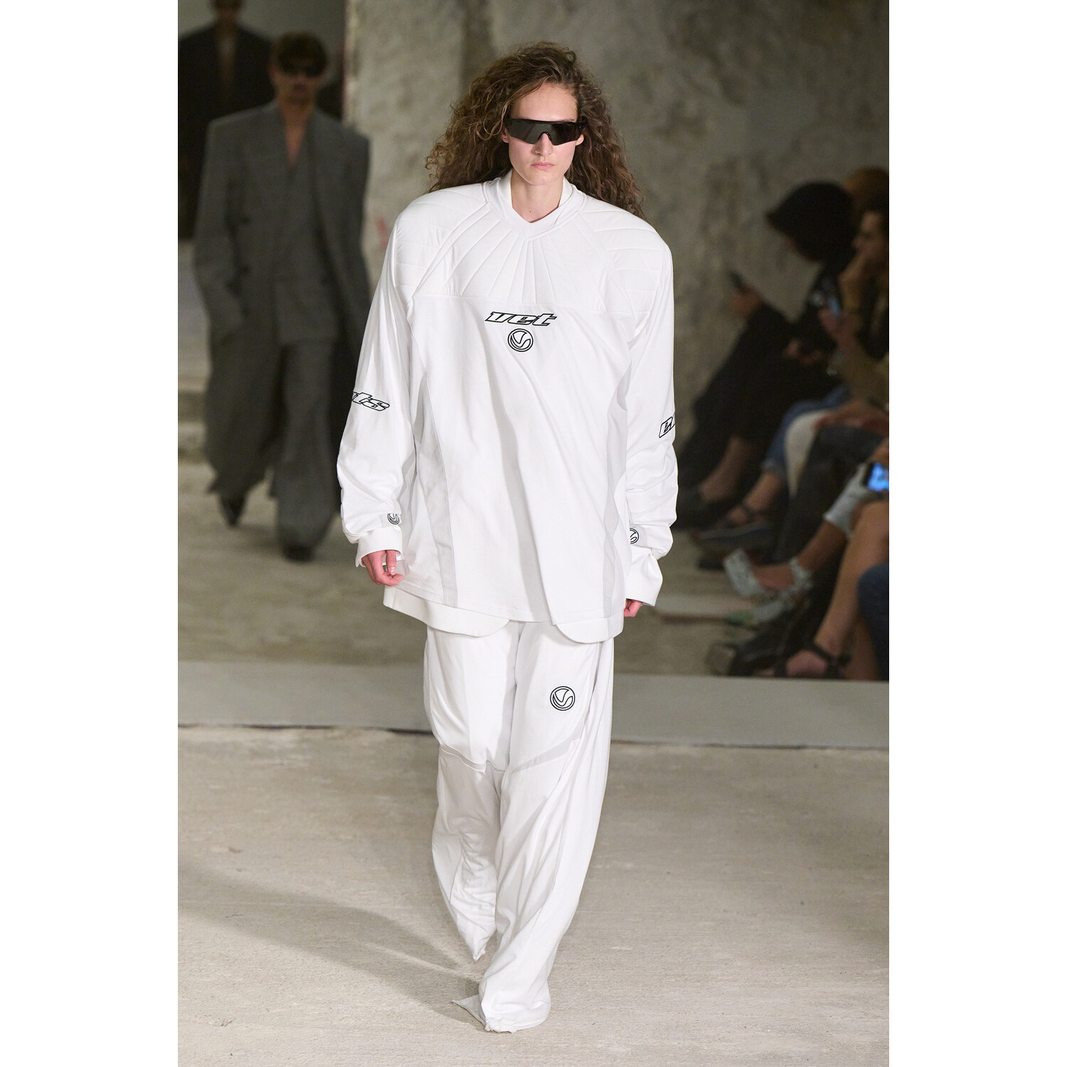 Фото Vetements коллекция весна-лето 2023 / Vetements Spring 2023