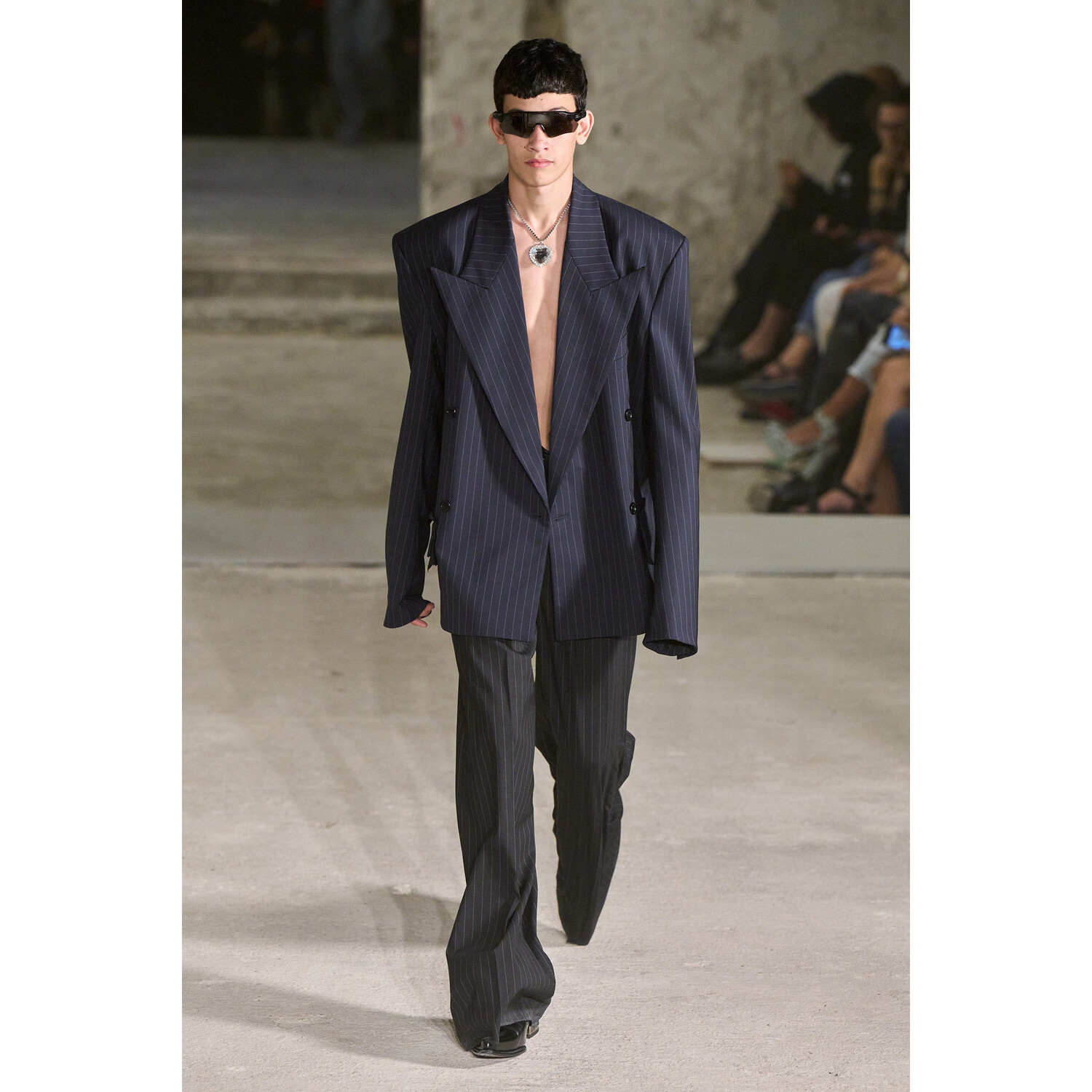 Фото Vetements коллекция весна-лето 2023 / Vetements Spring 2023