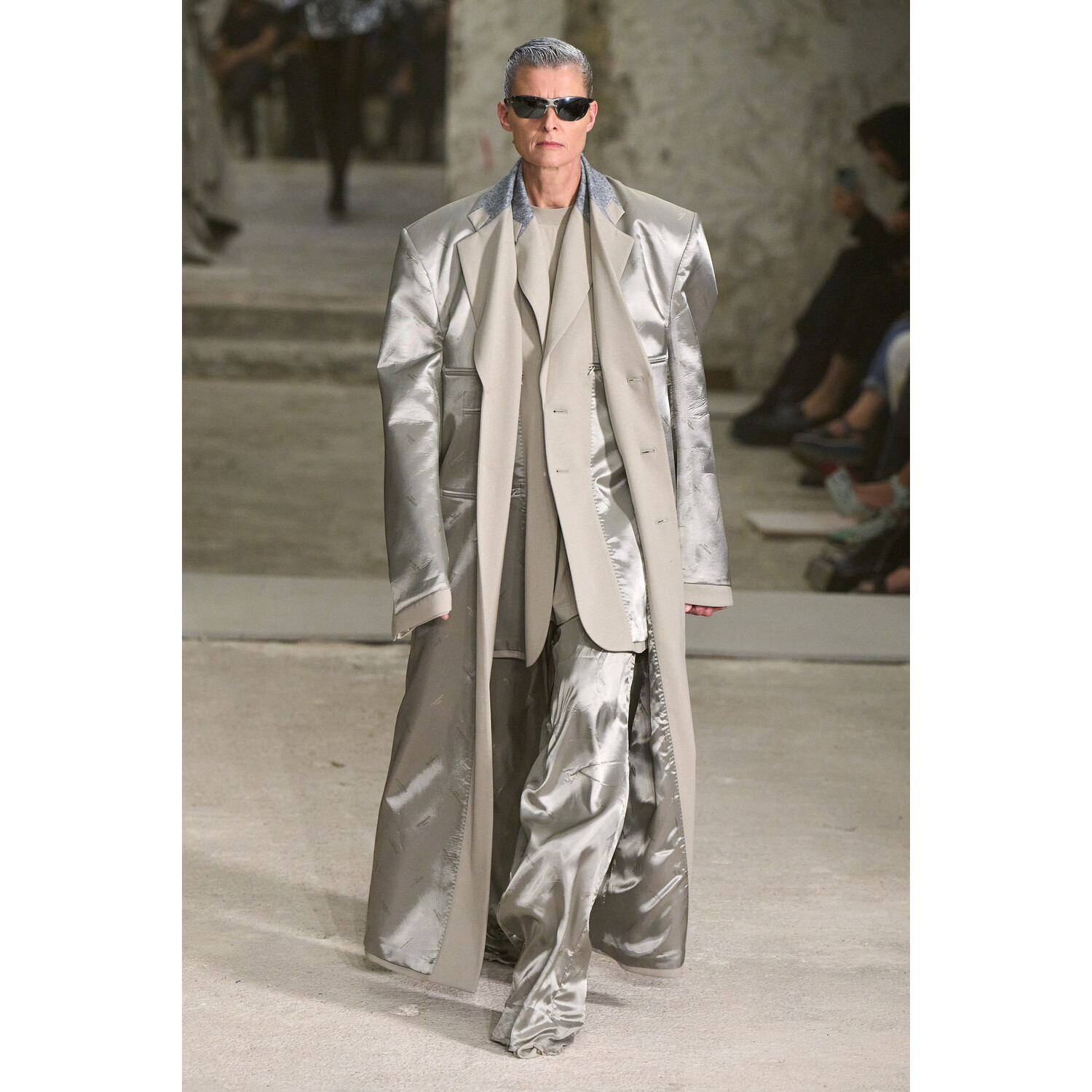 Фото Vetements коллекция весна-лето 2023 / Vetements Spring 2023