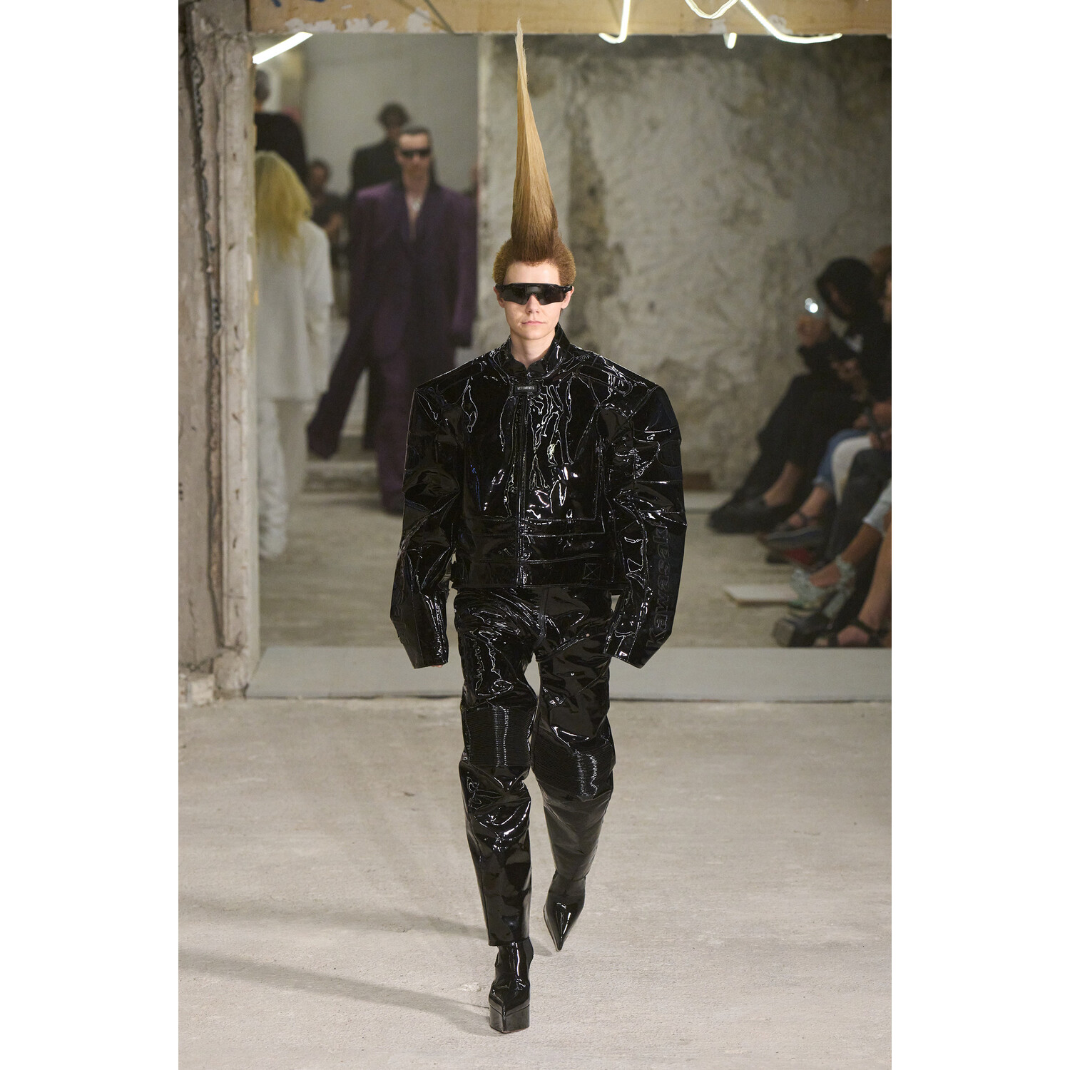Фото Vetements коллекция весна-лето 2023 / Vetements Spring 2023