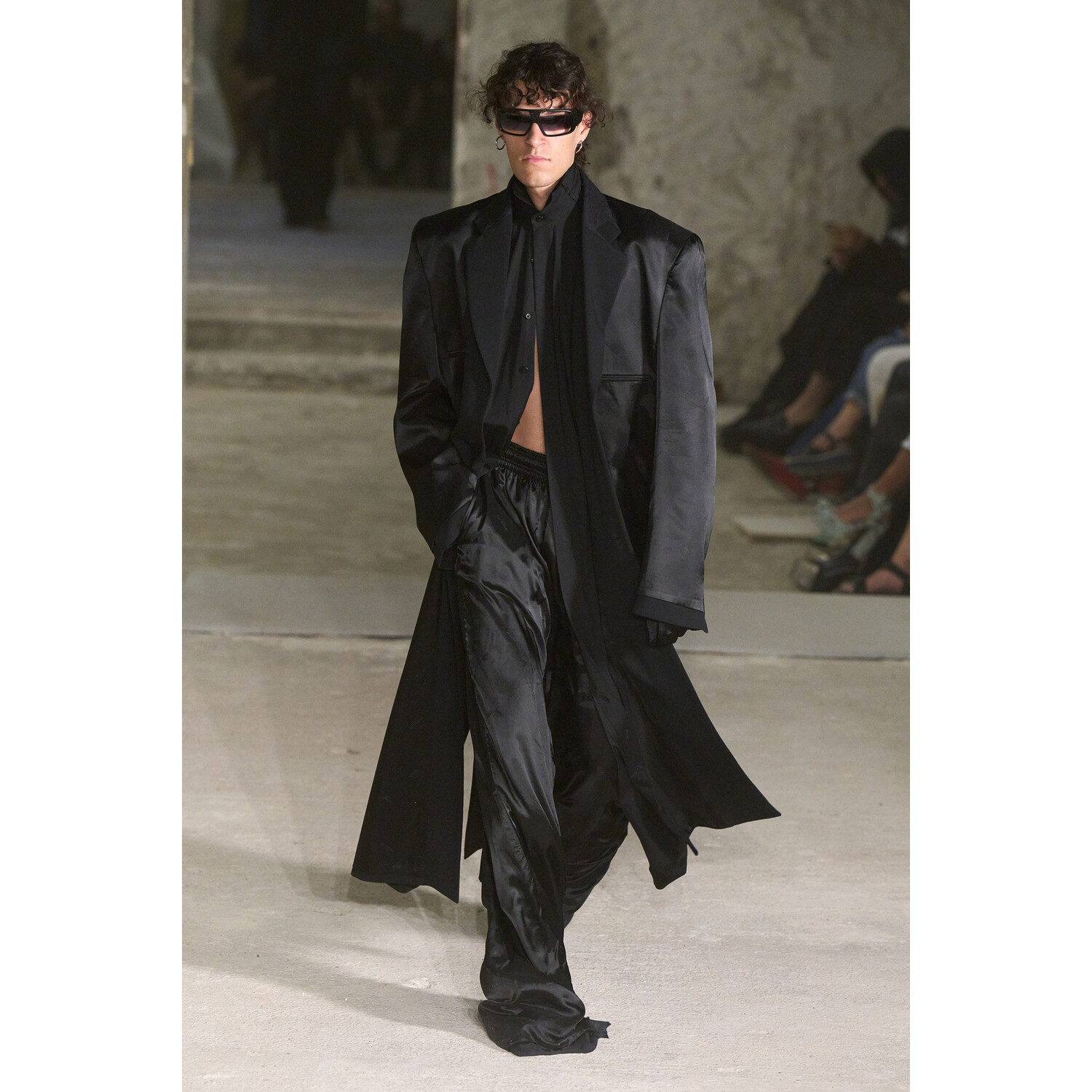 Фото Vetements коллекция весна-лето 2023 / Vetements Spring 2023