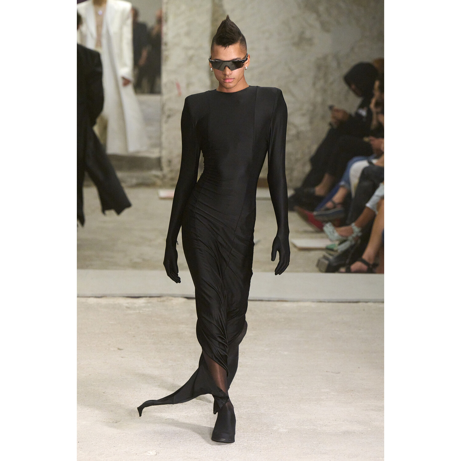 Фото Vetements коллекция весна-лето 2023 / Vetements Spring 2023