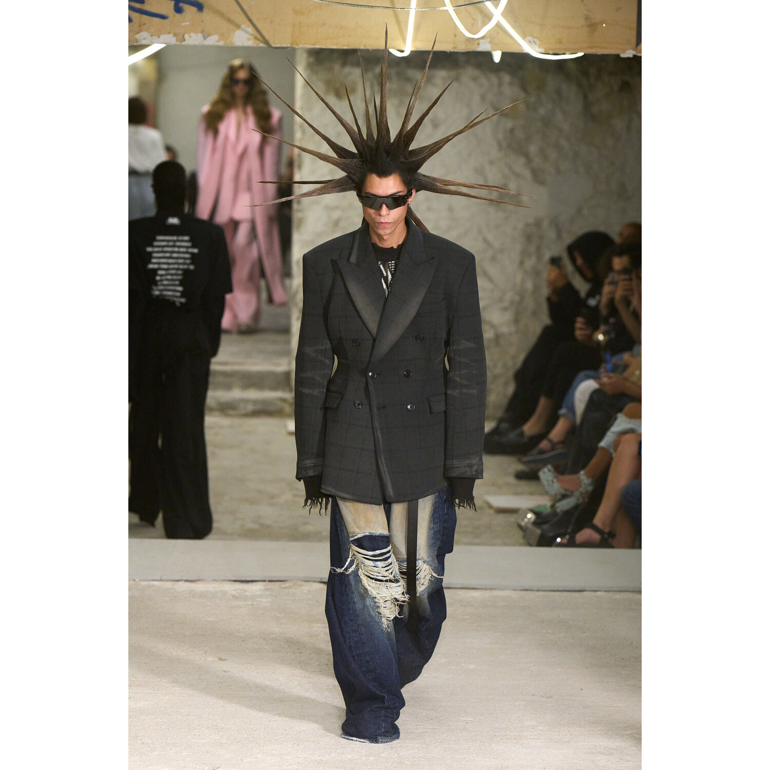 Фото Vetements коллекция весна-лето 2023 / Vetements Spring 2023