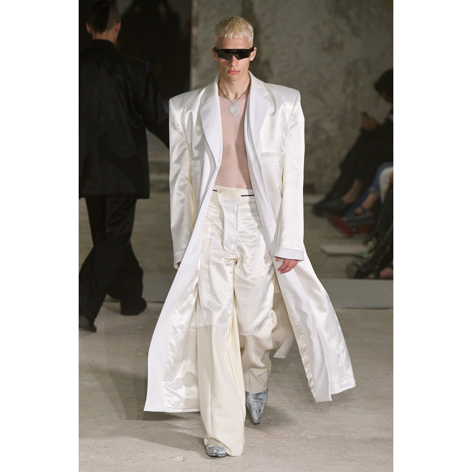 Фото Vetements коллекция весна-лето 2023 / Vetements Spring 2023