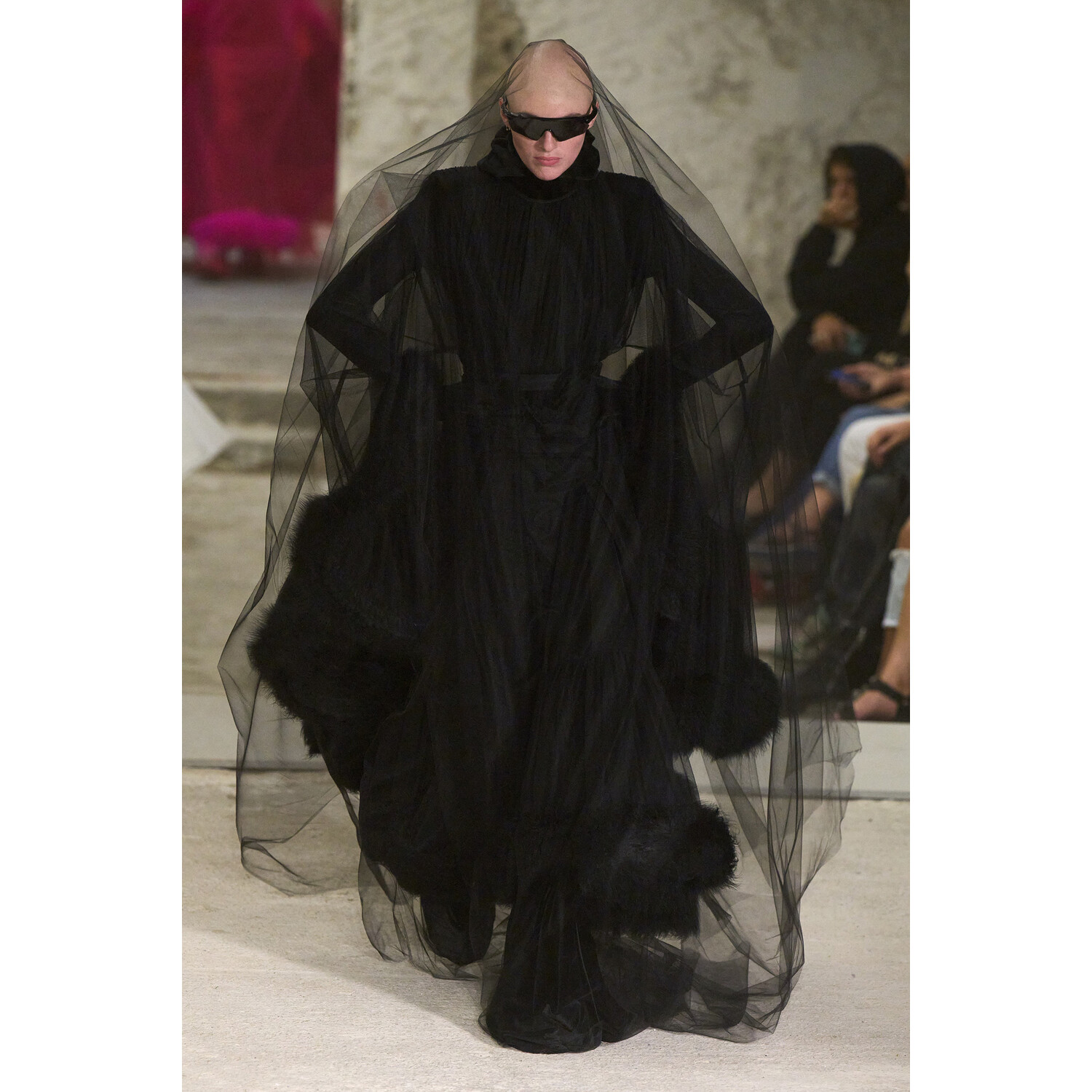 Фото Vetements коллекция весна-лето 2023 / Vetements Spring 2023