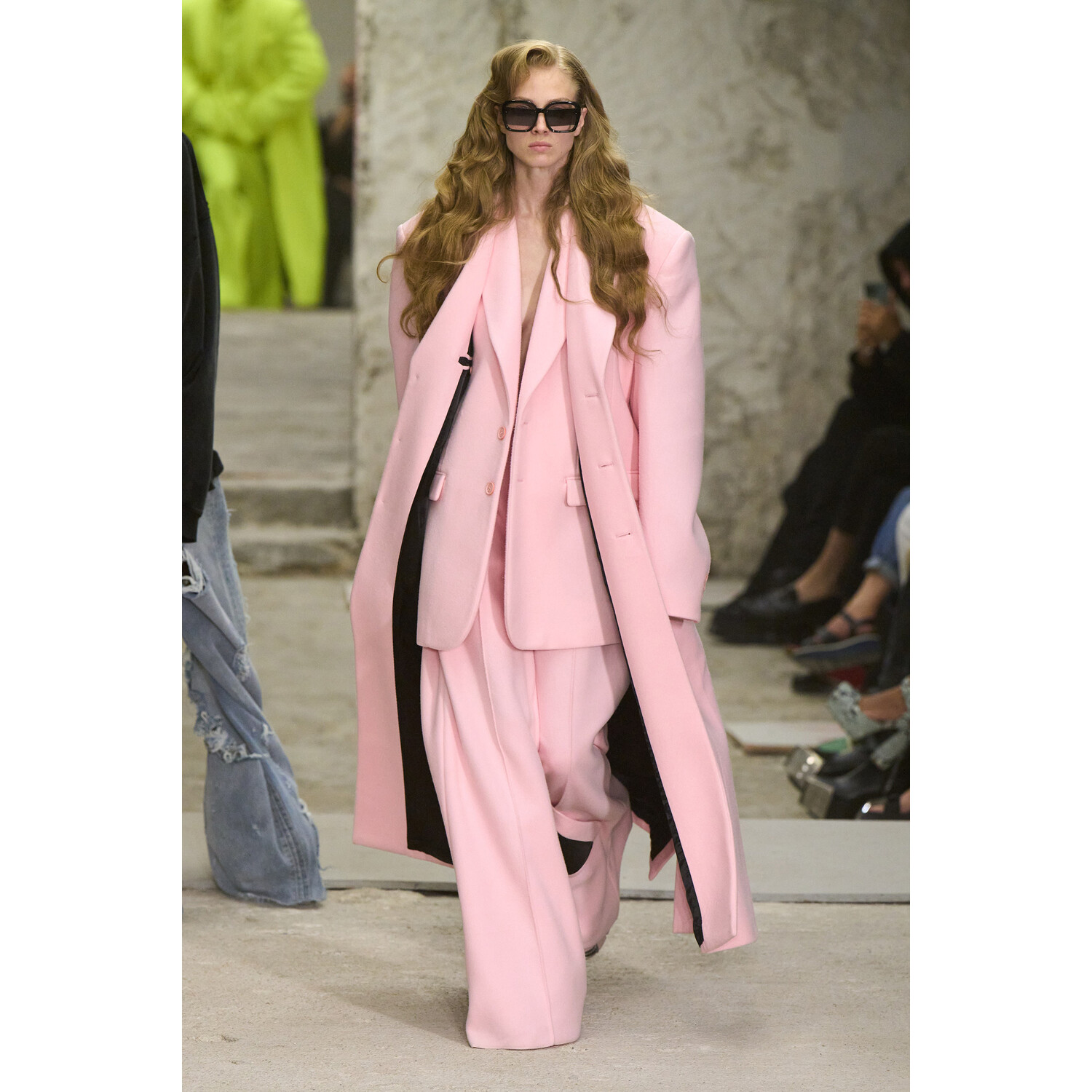 Фото Vetements коллекция весна-лето 2023 / Vetements Spring 2023