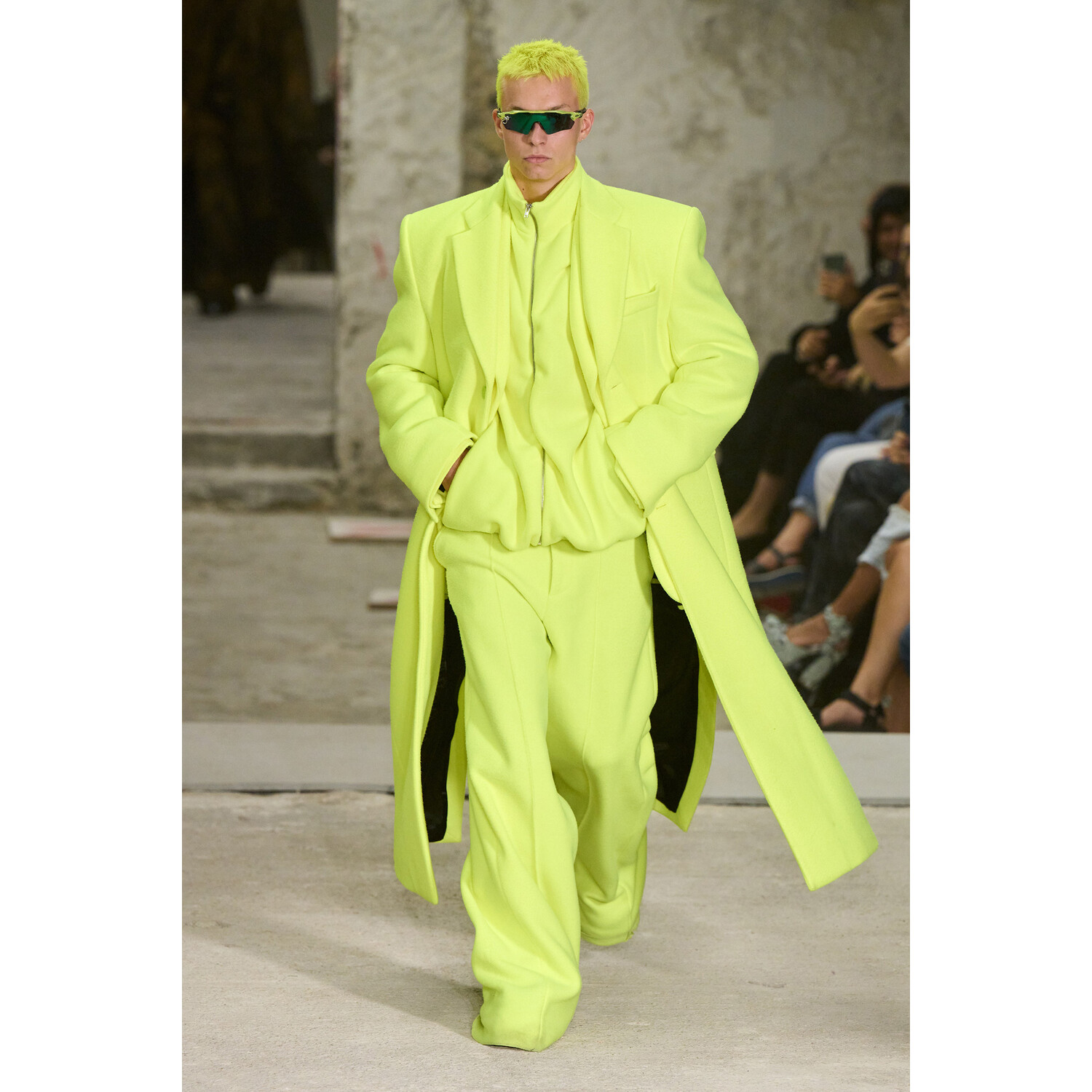 Фото Vetements коллекция весна-лето 2023 / Vetements Spring 2023