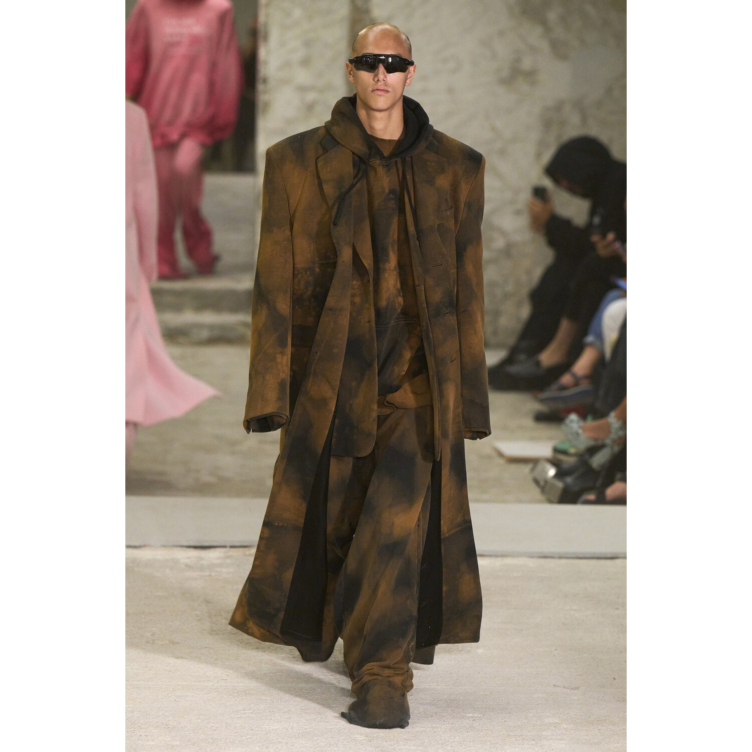 Фото Vetements коллекция весна-лето 2023 / Vetements Spring 2023