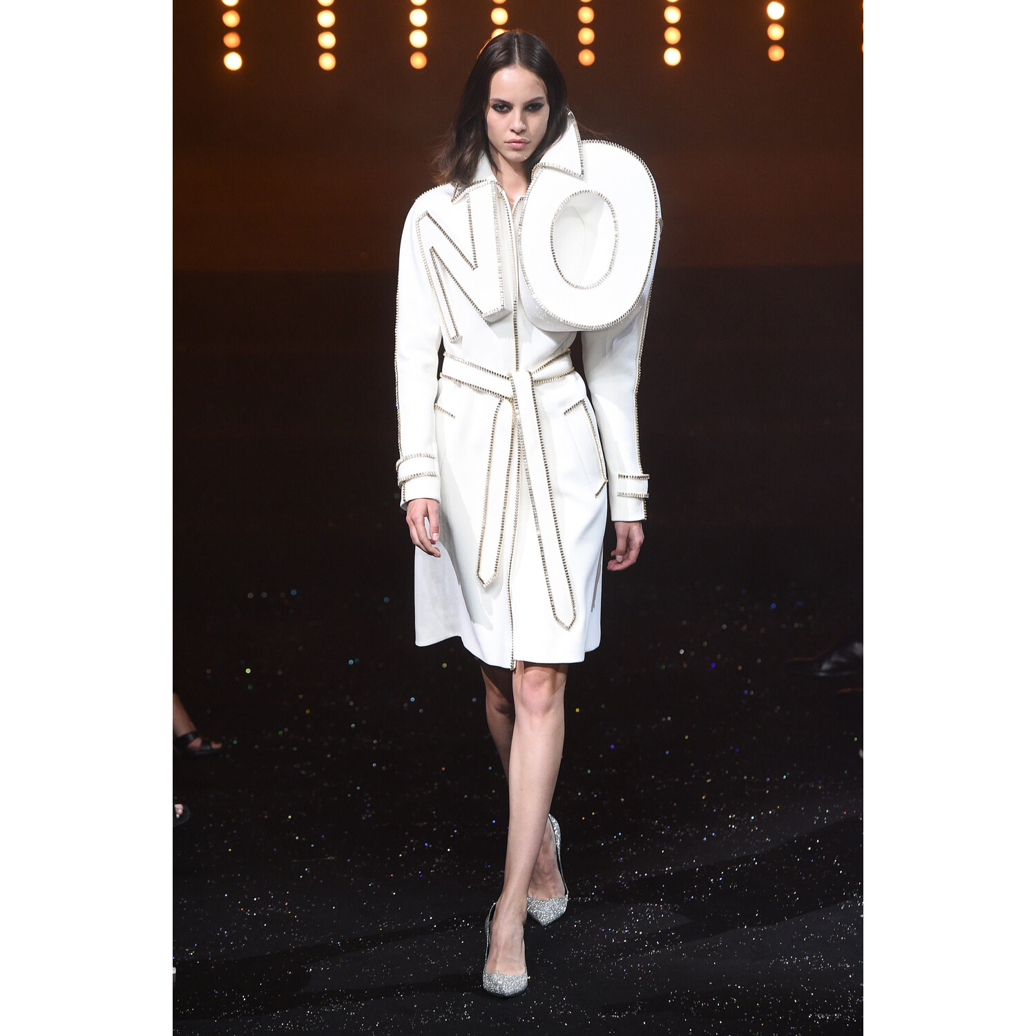 Фото Viktor & Rolf Maison Fall 2018 Couture Collection / Виктор и Рольф Осень 2018 Кутюр коллекция