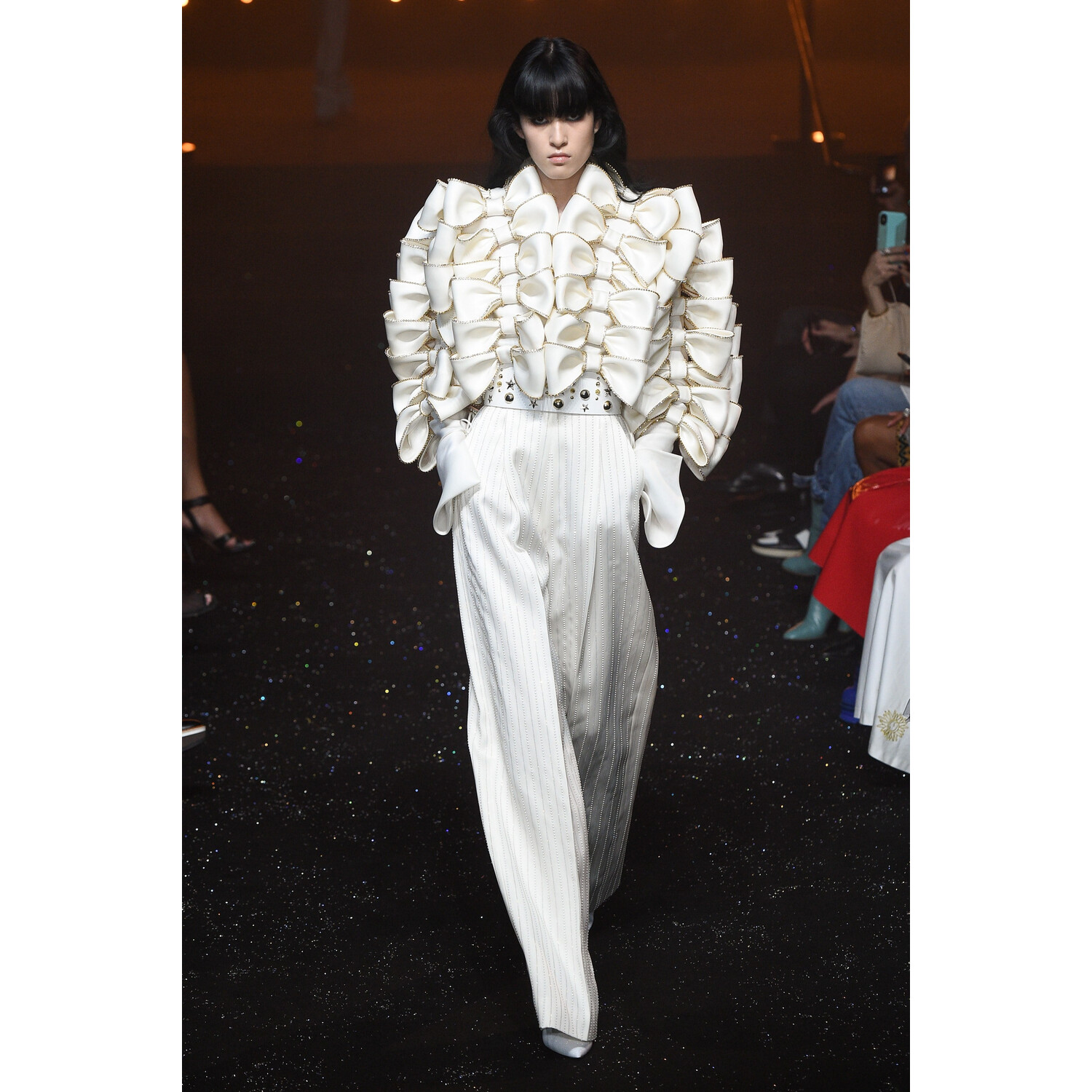 Фото Viktor & Rolf Maison Fall 2018 Couture Collection / Виктор и Рольф Осень 2018 Кутюр коллекция