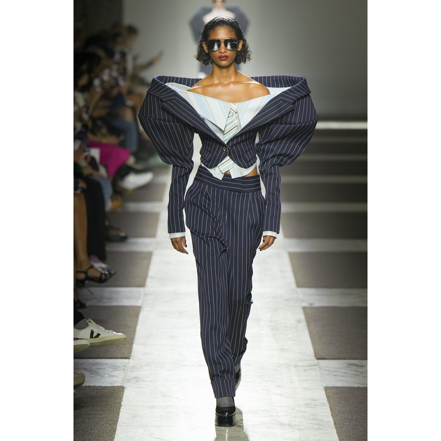 Фото Viktor and Rolf Couture коллекция осень 2022 / Viktor and Rolf Couture Fall 2022