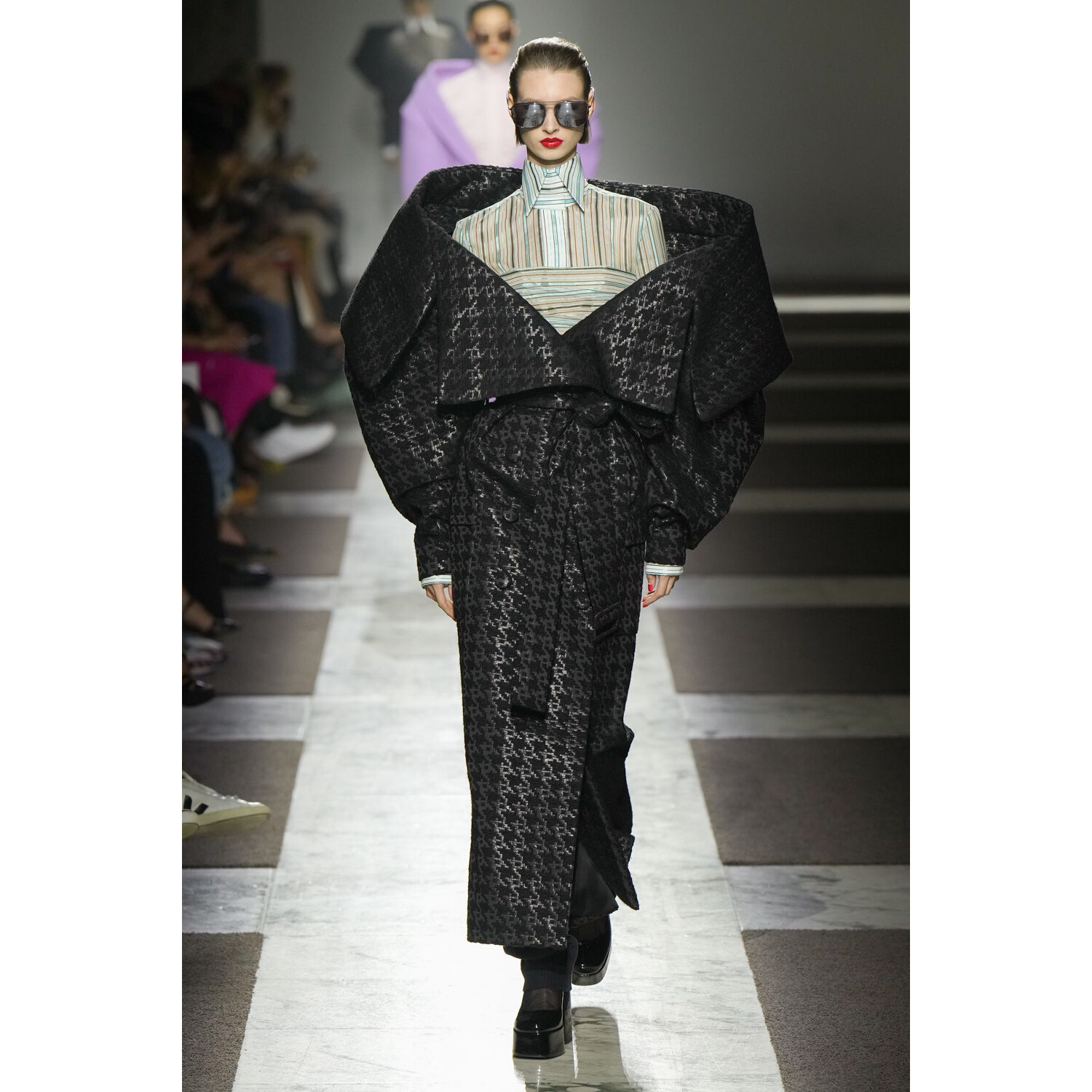 Фото Viktor and Rolf Couture коллекция осень 2022 / Viktor and Rolf Couture Fall 2022