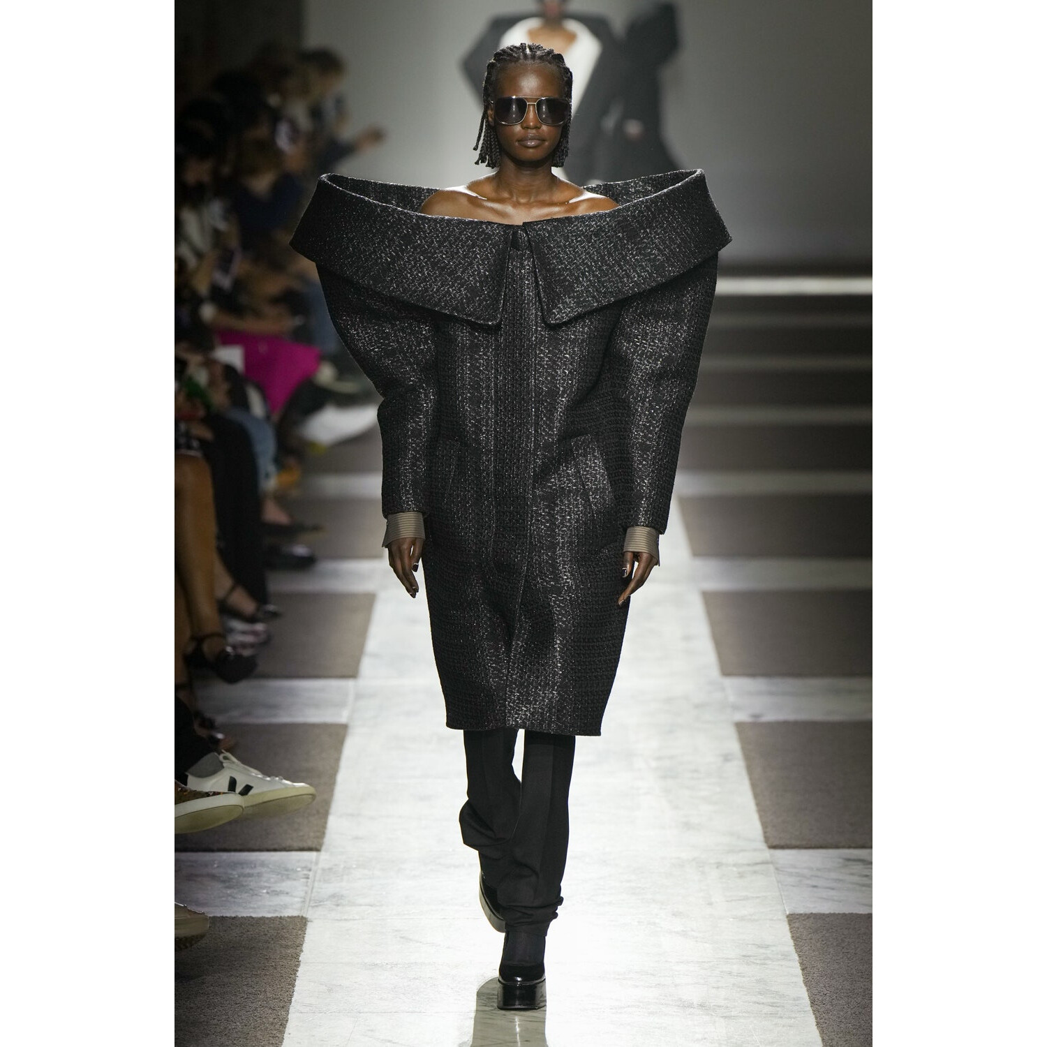 Фото Viktor and Rolf Couture коллекция осень 2022 / Viktor and Rolf Couture Fall 2022