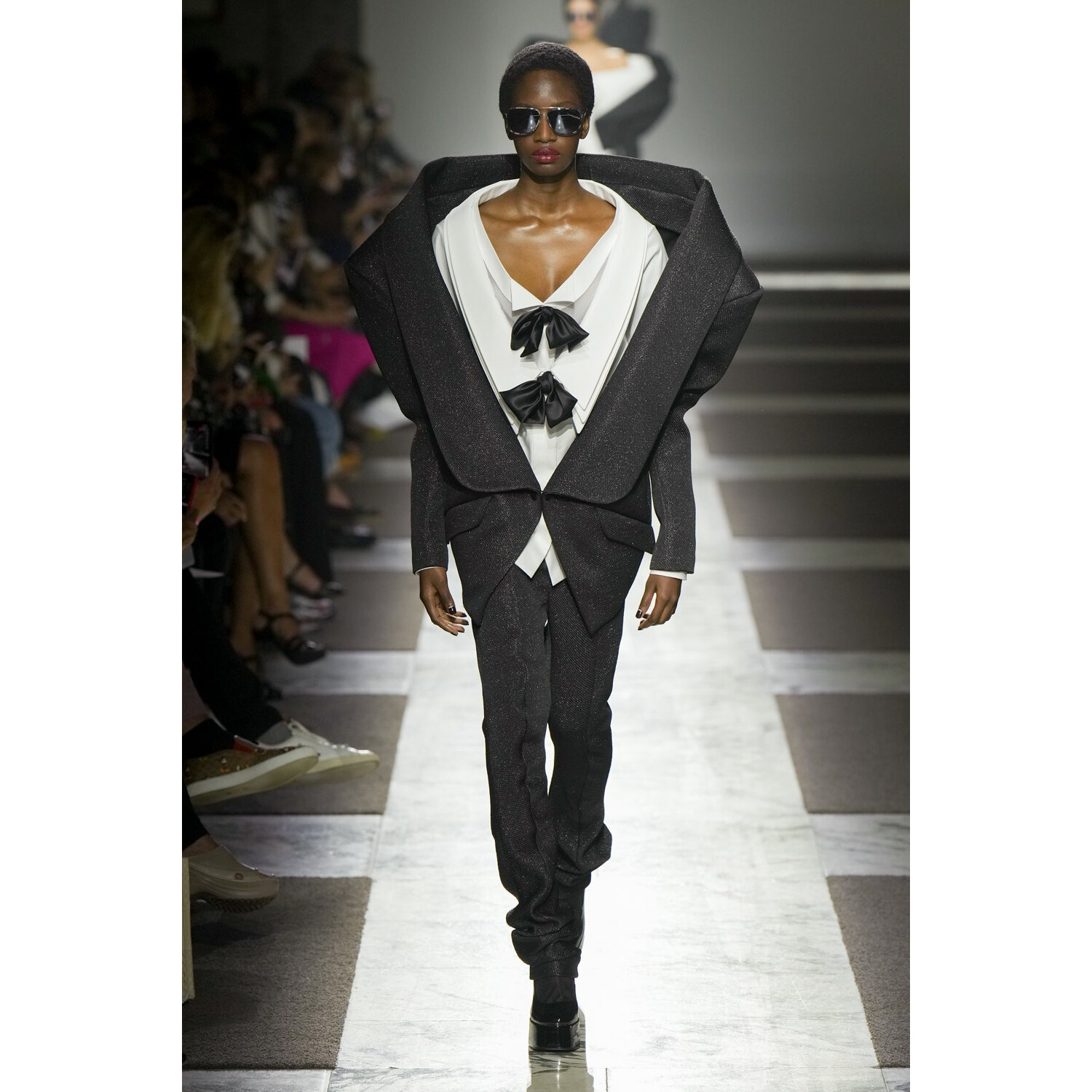 Фото Viktor and Rolf Couture коллекция осень 2022 / Viktor and Rolf Couture Fall 2022