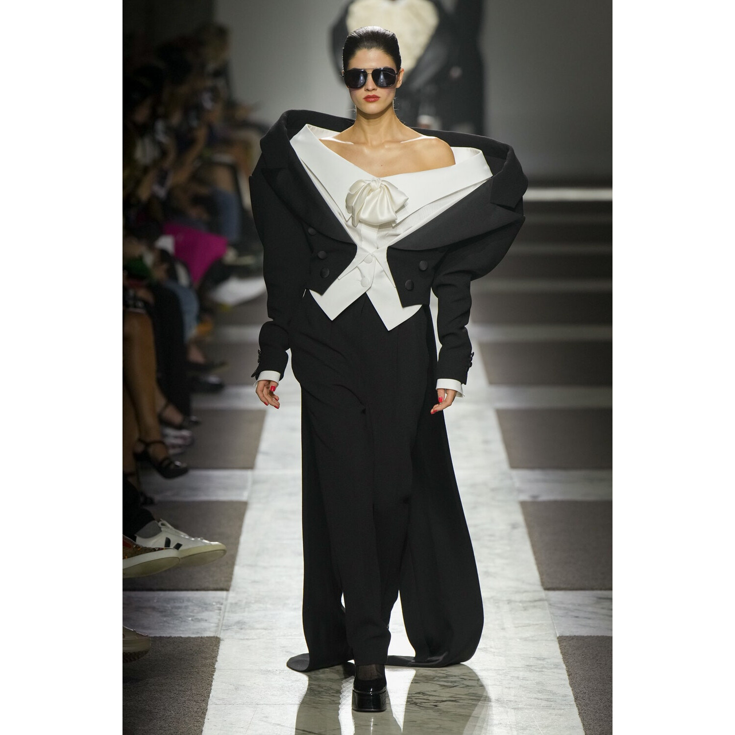 Фото Viktor and Rolf Couture коллекция осень 2022 / Viktor and Rolf Couture Fall 2022