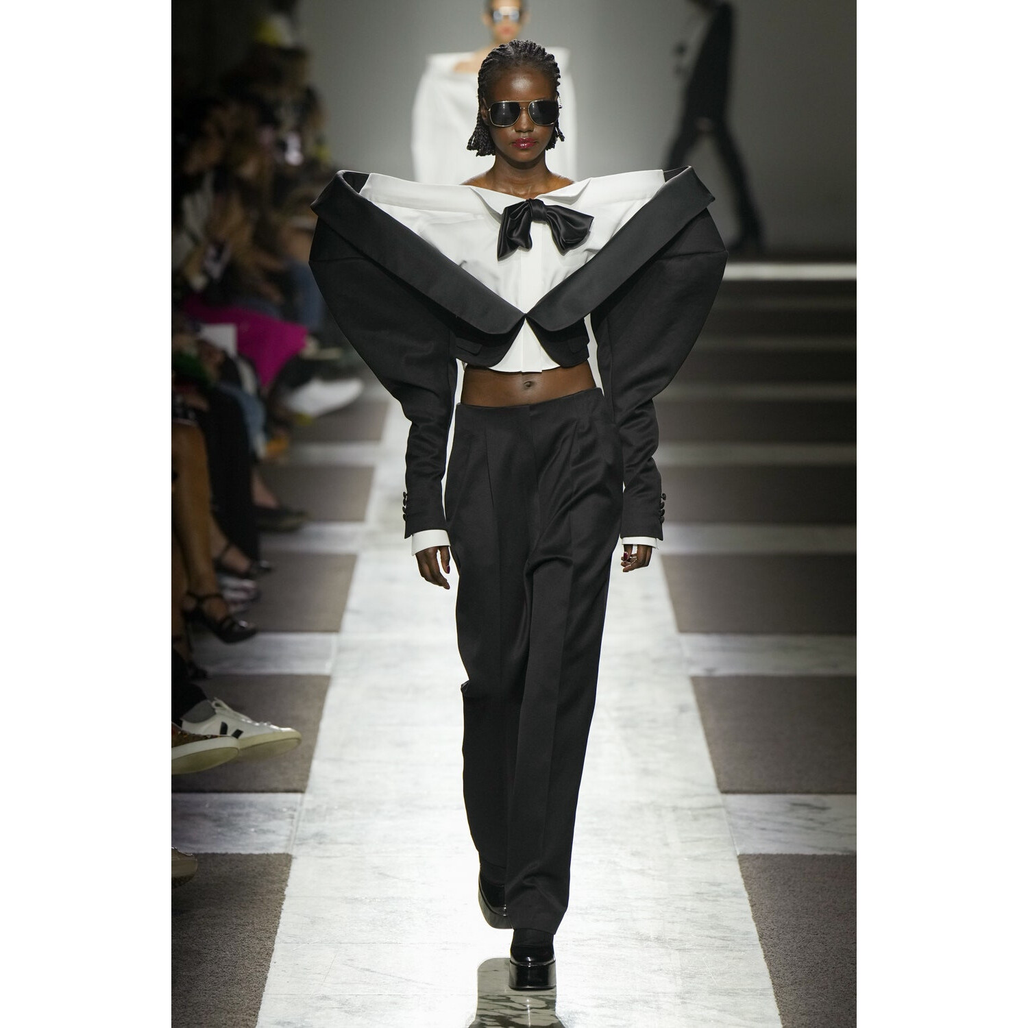 Фото Viktor and Rolf Couture коллекция осень 2022 / Viktor and Rolf Couture Fall 2022