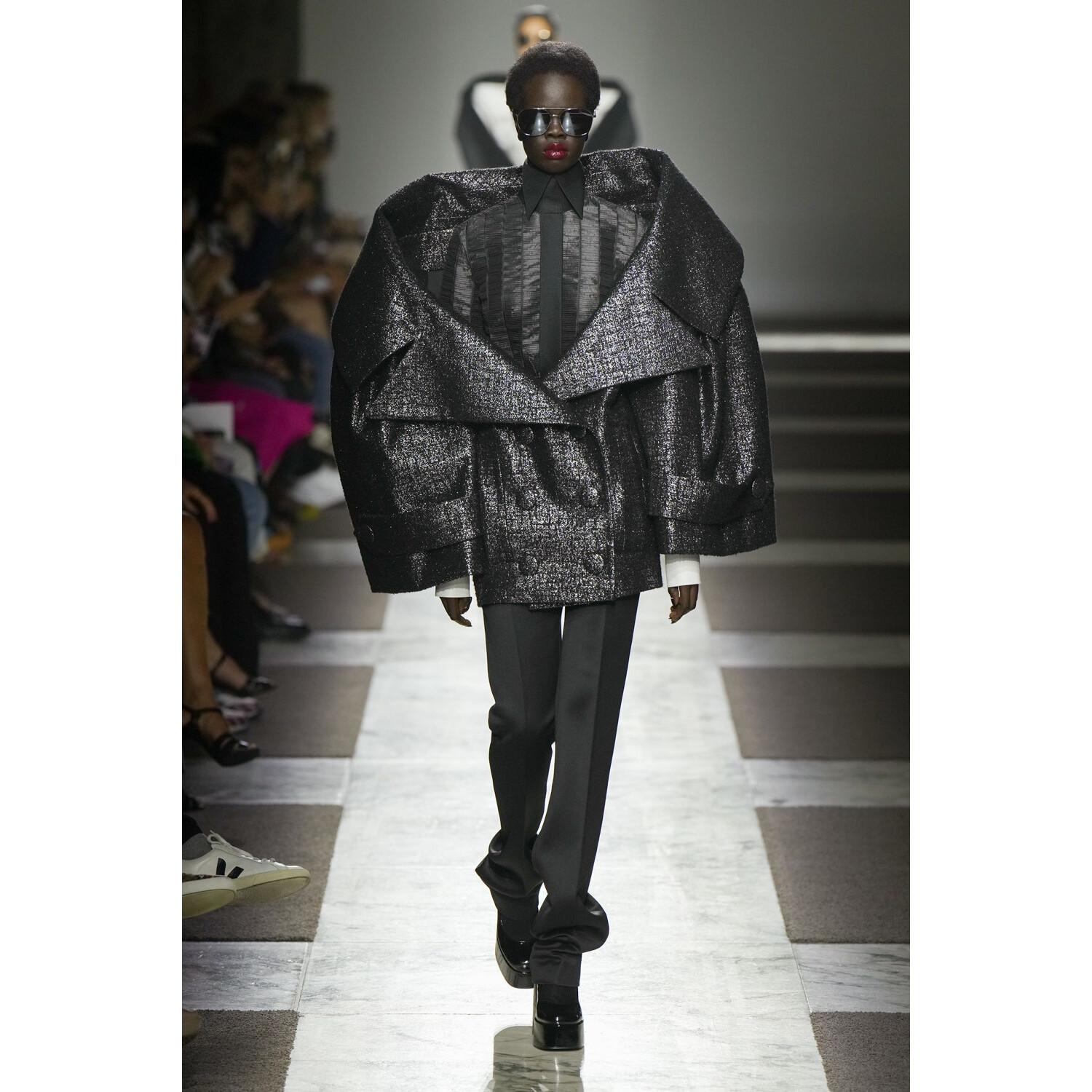Фото Viktor and Rolf Couture коллекция осень 2022 / Viktor and Rolf Couture Fall 2022