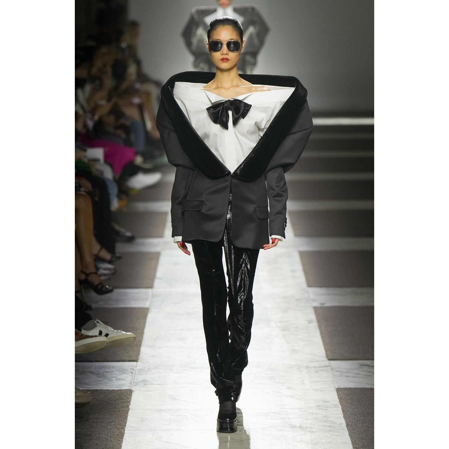 Фото Viktor and Rolf Couture коллекция осень 2022 / Viktor and Rolf Couture Fall 2022