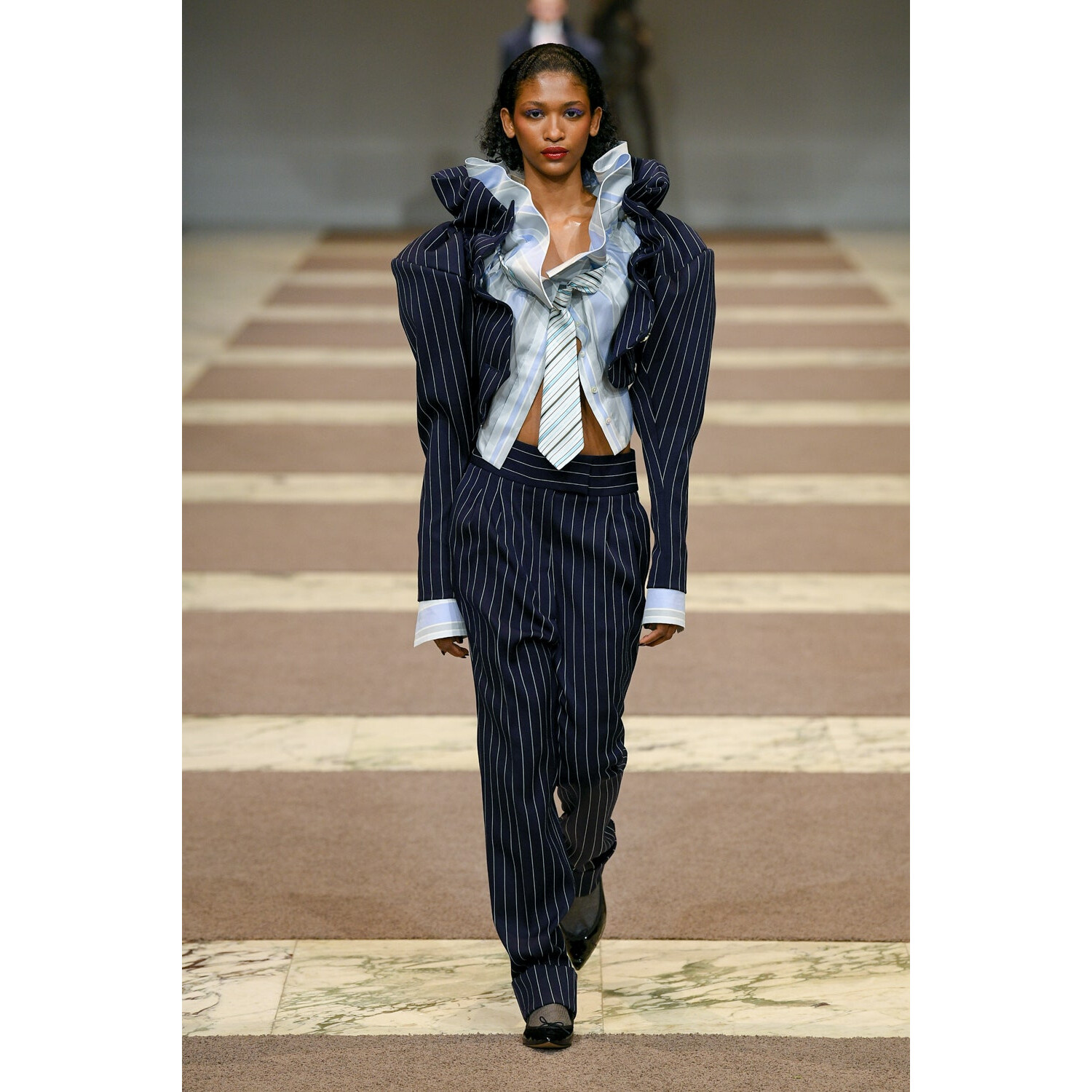 Фото Viktor and Rolf Couture коллекция осень 2022 / Viktor and Rolf Couture Fall 2022