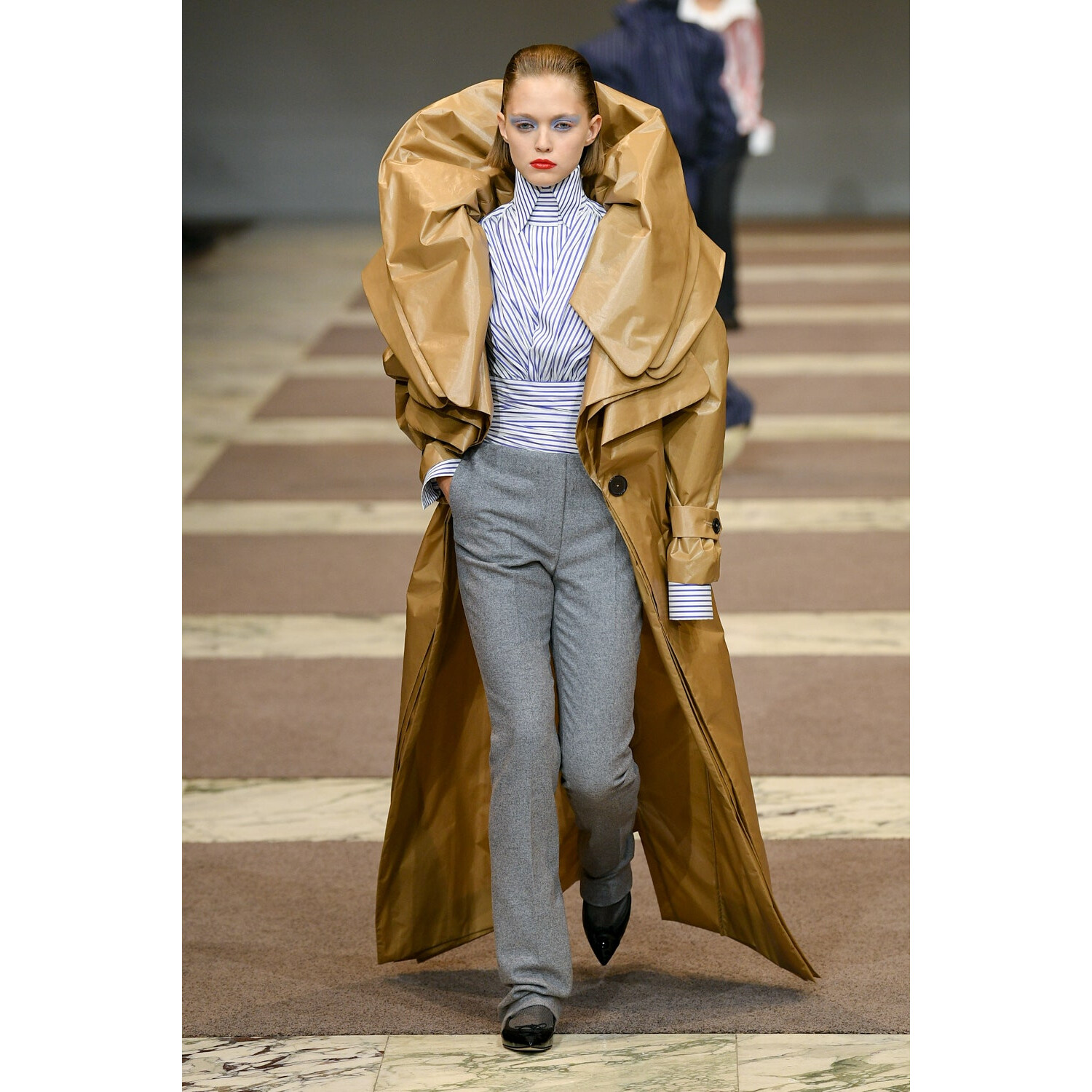 Фото Viktor and Rolf Couture коллекция осень 2022 / Viktor and Rolf Couture Fall 2022