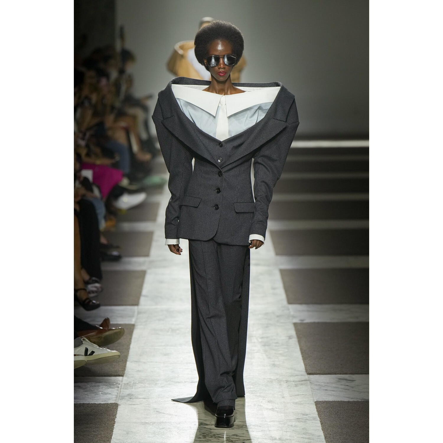 Фото Viktor and Rolf Couture коллекция осень 2022 / Viktor and Rolf Couture Fall 2022