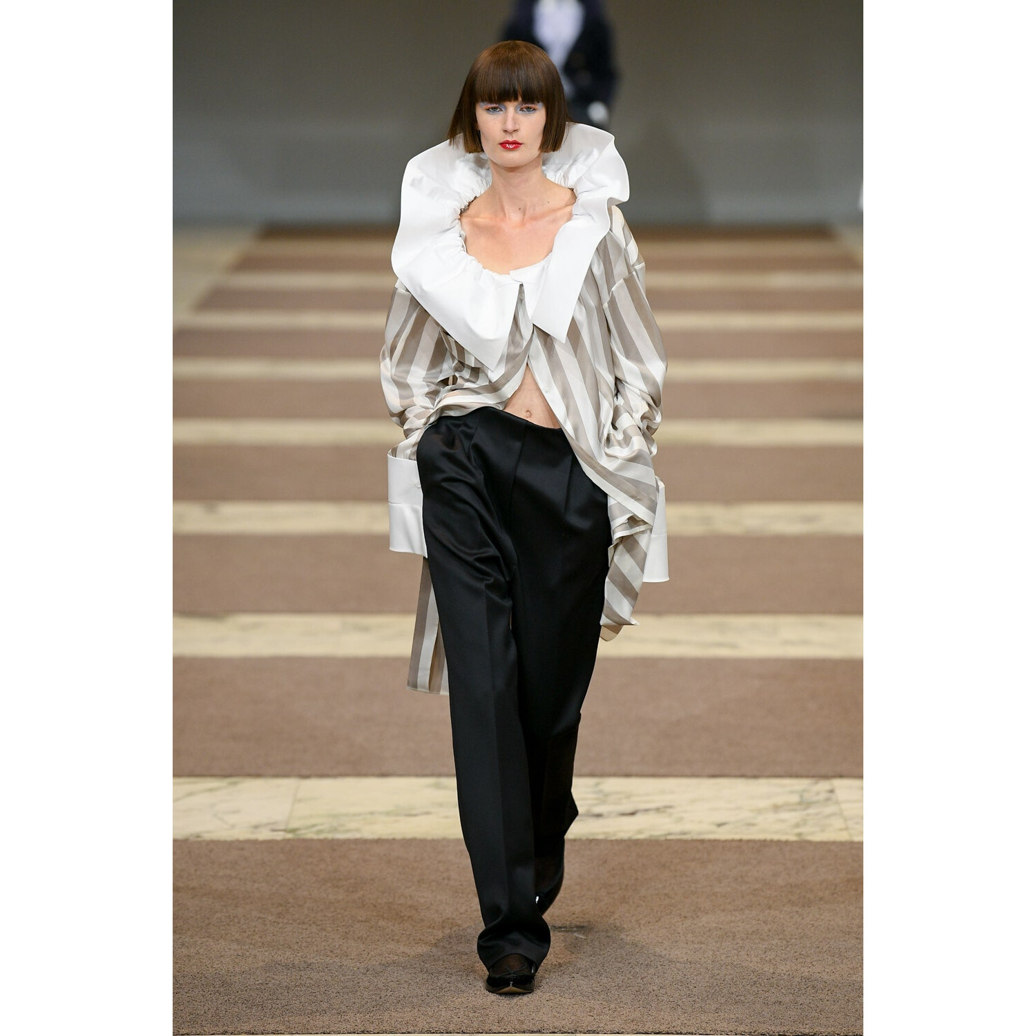 Фото Viktor and Rolf Couture коллекция осень 2022 / Viktor and Rolf Couture Fall 2022