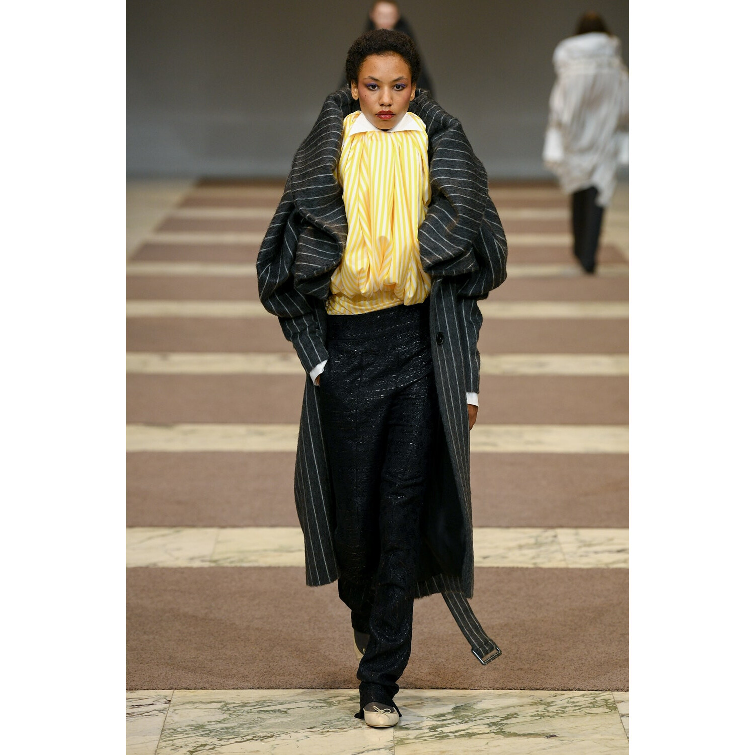 Фото Viktor and Rolf Couture коллекция осень 2022 / Viktor and Rolf Couture Fall 2022