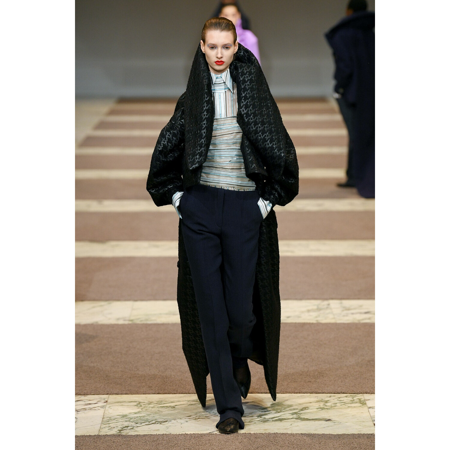 Фото Viktor and Rolf Couture коллекция осень 2022 / Viktor and Rolf Couture Fall 2022