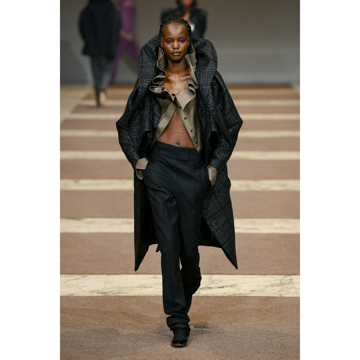 Фото Viktor and Rolf Couture коллекция осень 2022 / Viktor and Rolf Couture Fall 2022