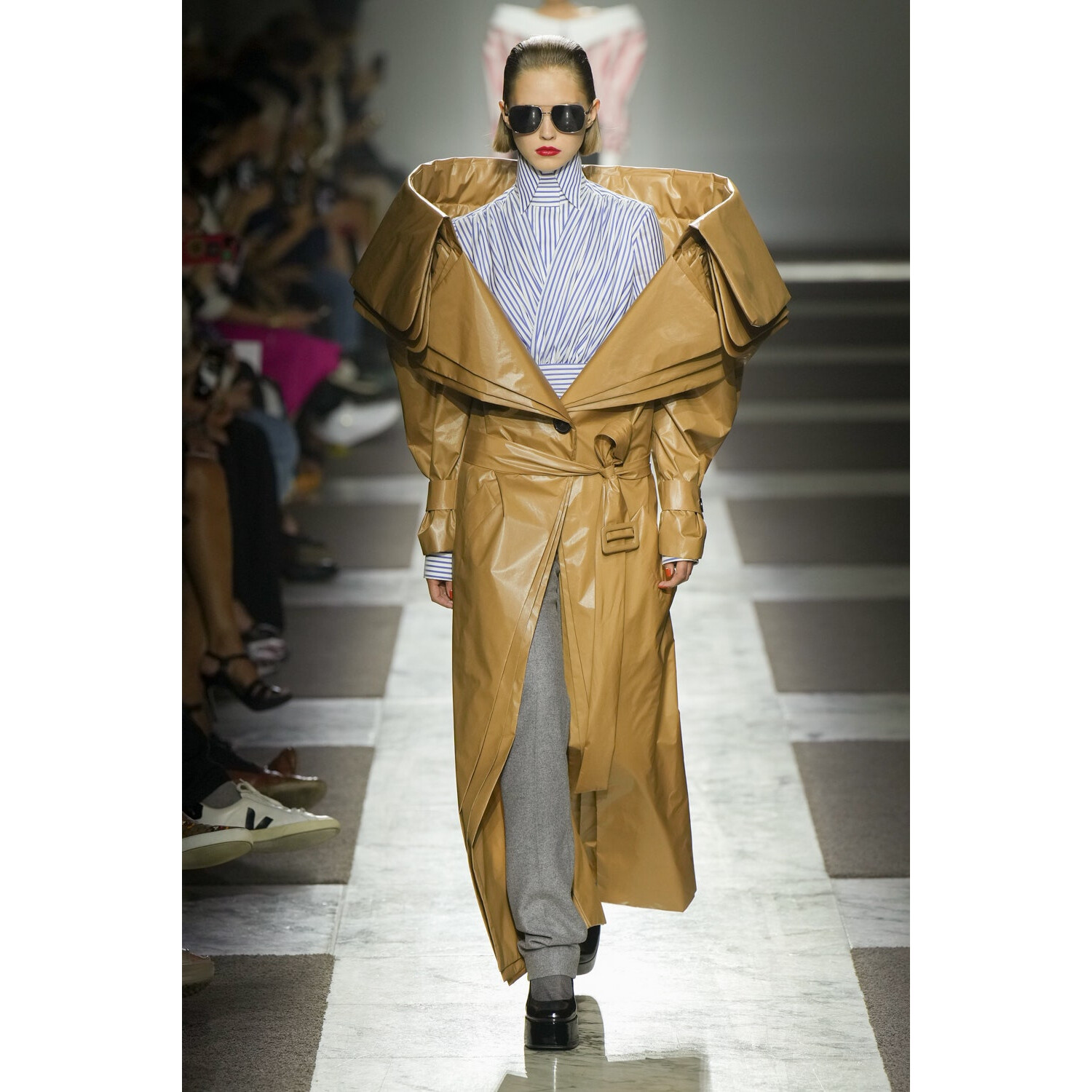 Фото Viktor and Rolf Couture коллекция осень 2022 / Viktor and Rolf Couture Fall 2022