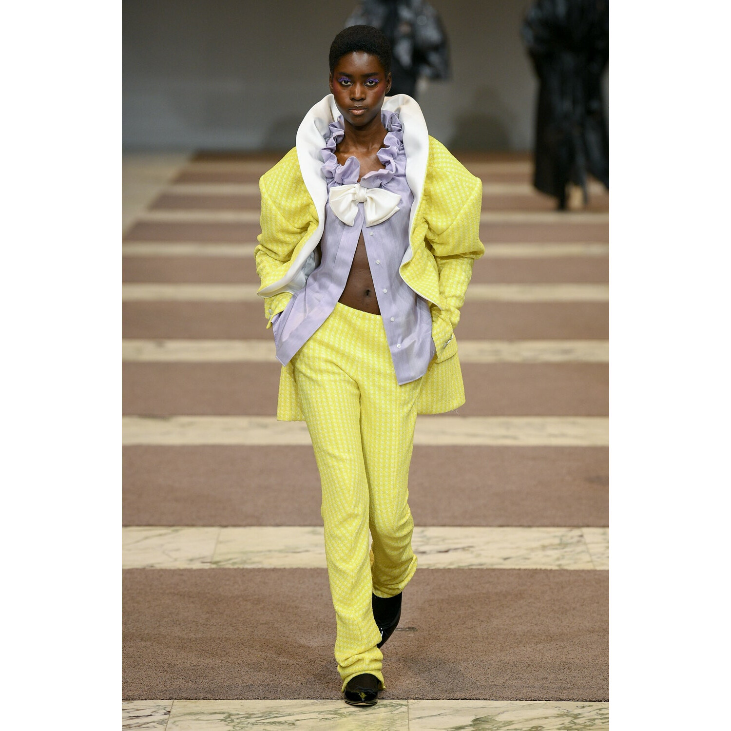 Фото Viktor and Rolf Couture коллекция осень 2022 / Viktor and Rolf Couture Fall 2022