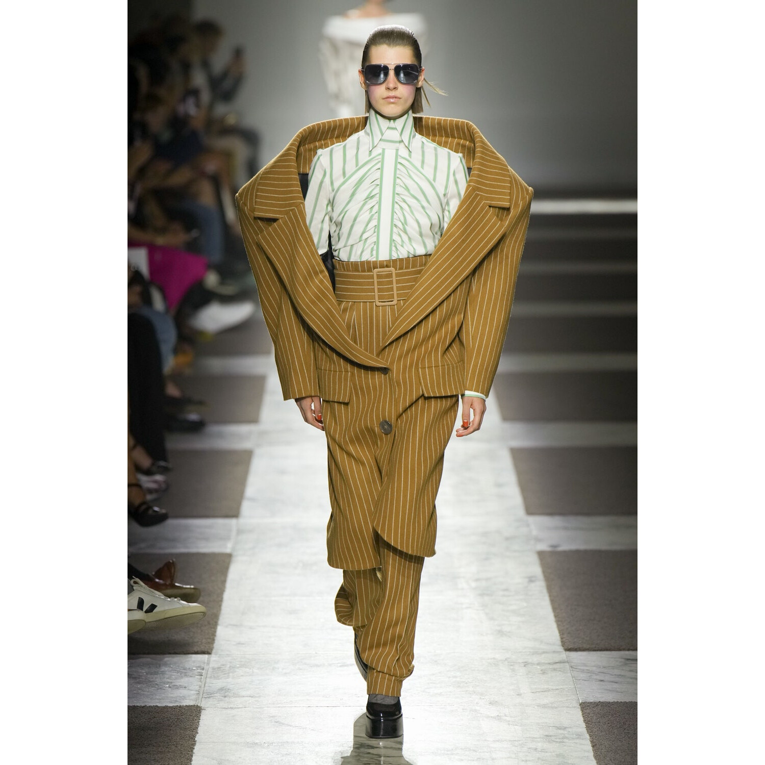 Фото Viktor and Rolf Couture коллекция осень 2022 / Viktor and Rolf Couture Fall 2022