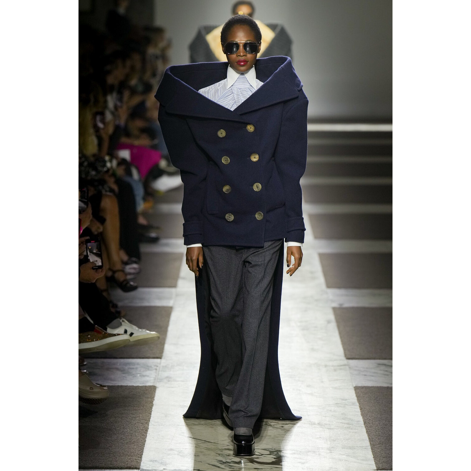 Фото Viktor and Rolf Couture коллекция осень 2022 / Viktor and Rolf Couture Fall 2022