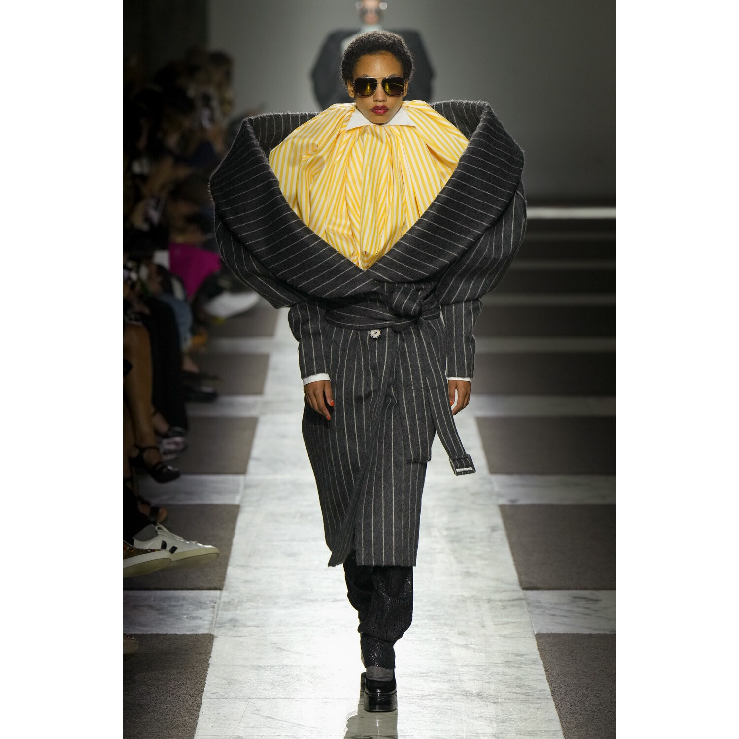 Фото Viktor and Rolf Couture коллекция осень 2022 / Viktor and Rolf Couture Fall 2022