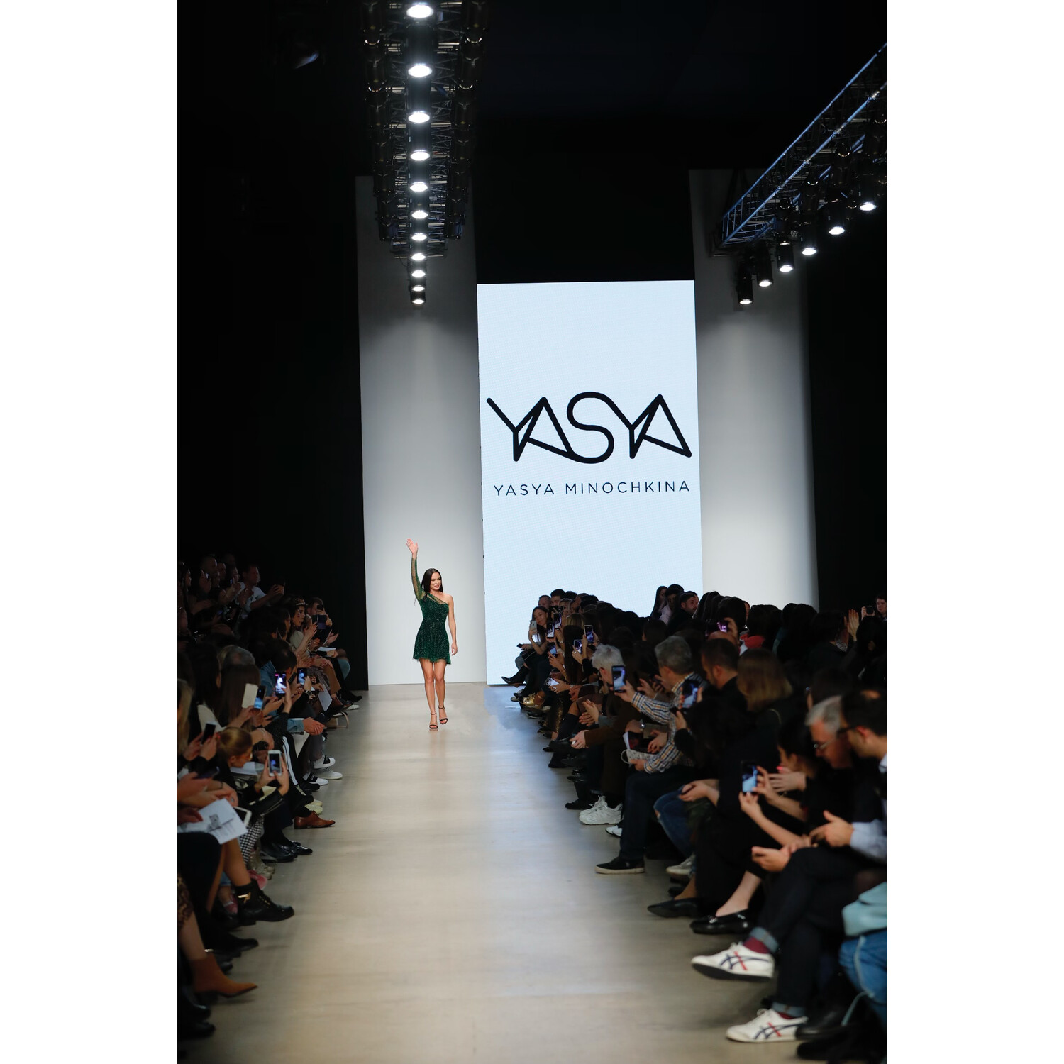 Фото Yasya Minochkina Spring 2020 Ready-to-Wear / Yasya Minochkina весна-лето 2020 / Неделя моды: Москва