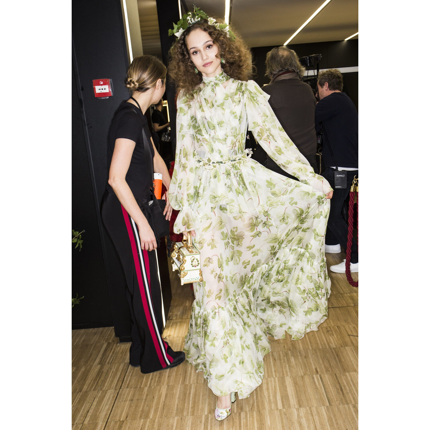 Фото Backstage Dolce & Gabbana Fall 2018 , Закулисы Дольче и Габбана осень - зима 2019-2019 , D&G , MFW , Mainstyles