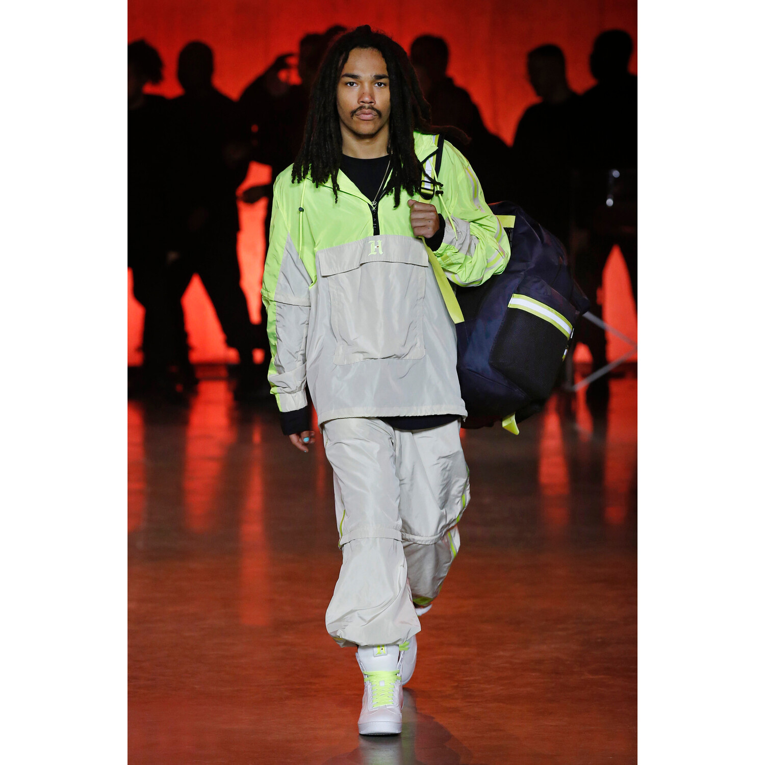 Фото Tommy Hilfiger Spring 2020 Ready-to-Wear / Томми Хилфигер весна-лето 2020 / Неделя моды: Лондон