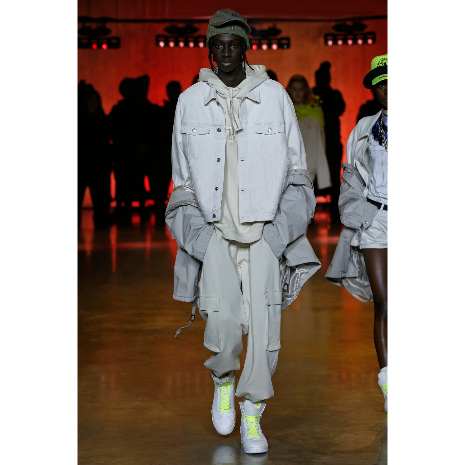 Фото Tommy Hilfiger Spring 2020 Ready-to-Wear / Томми Хилфигер весна-лето 2020 / Неделя моды: Лондон