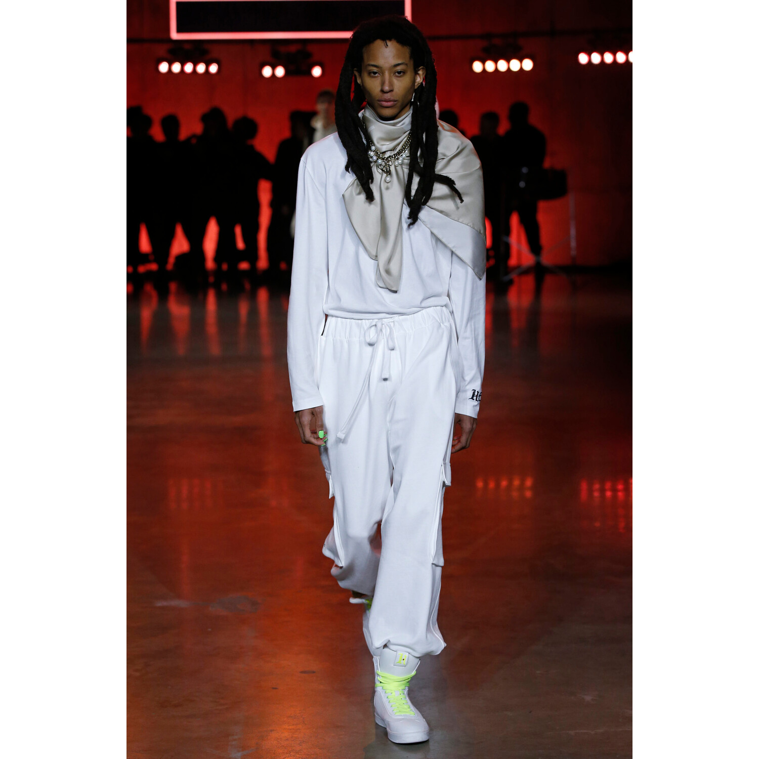 Фото Tommy Hilfiger Spring 2020 Ready-to-Wear / Томми Хилфигер весна-лето 2020 / Неделя моды: Лондон