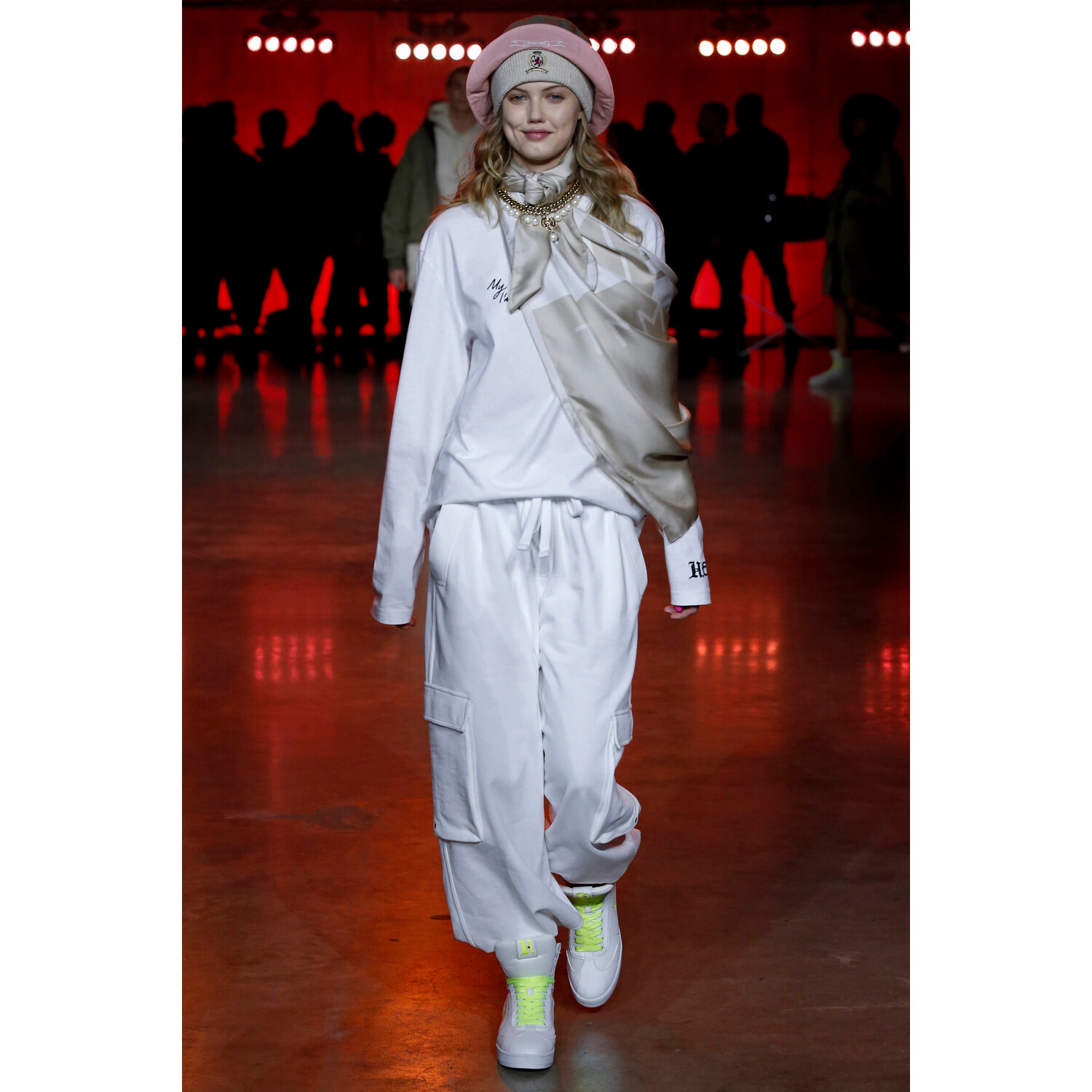 Фото Tommy Hilfiger Spring 2020 Ready-to-Wear / Томми Хилфигер весна-лето 2020 / Неделя моды: Лондон