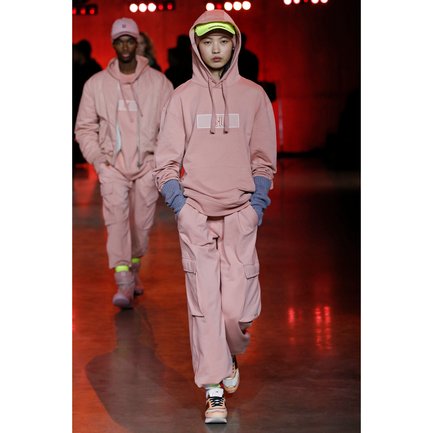 Фото Tommy Hilfiger Spring 2020 Ready-to-Wear / Томми Хилфигер весна-лето 2020 / Неделя моды: Лондон