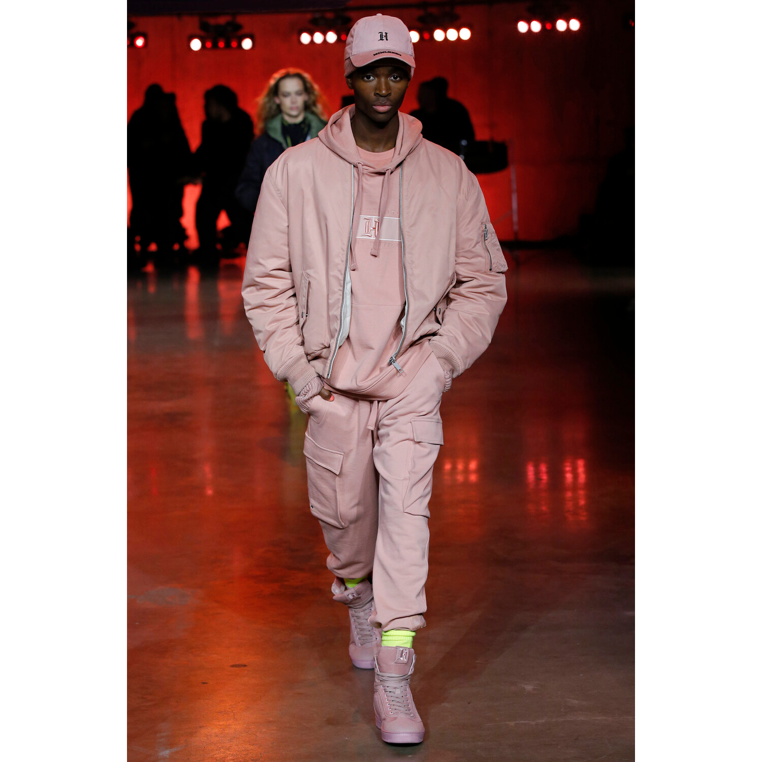 Фото Tommy Hilfiger Spring 2020 Ready-to-Wear / Томми Хилфигер весна-лето 2020 / Неделя моды: Лондон