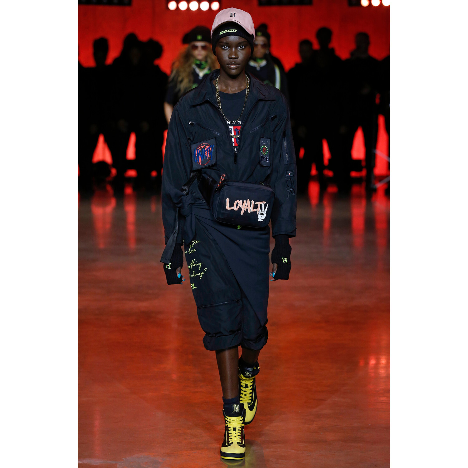 Фото Tommy Hilfiger Spring 2020 Ready-to-Wear / Томми Хилфигер весна-лето 2020 / Неделя моды: Лондон