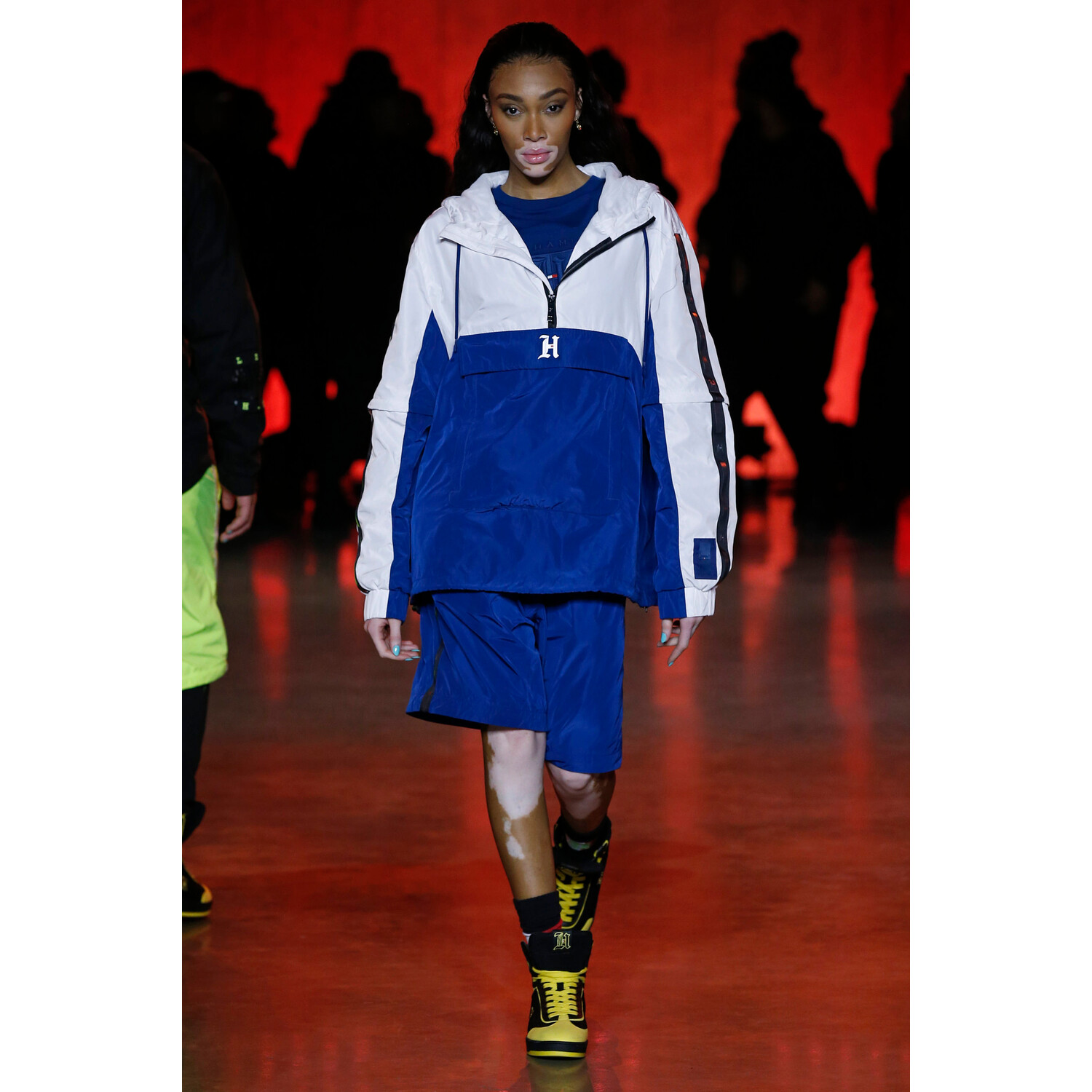 Фото Tommy Hilfiger Spring 2020 Ready-to-Wear / Томми Хилфигер весна-лето 2020 / Неделя моды: Лондон